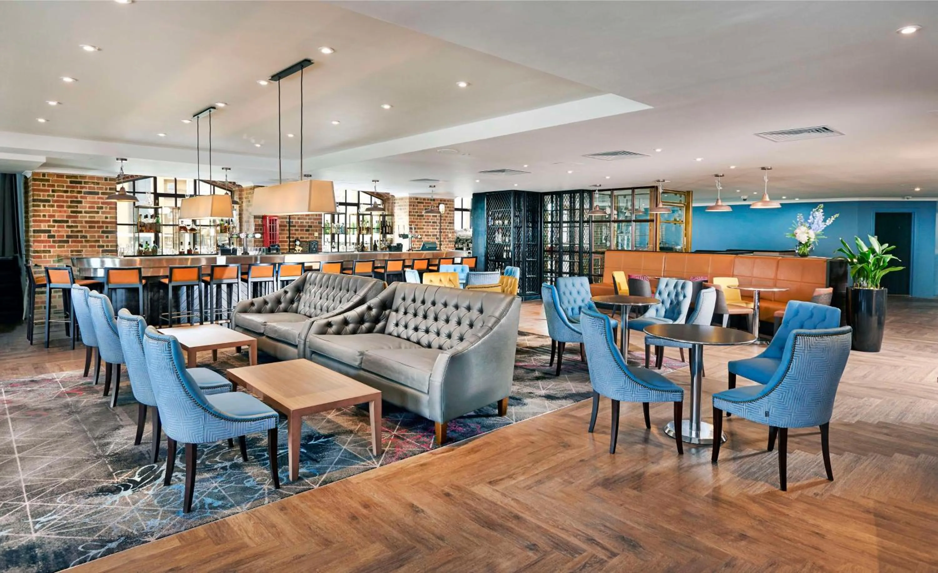 Lounge or bar in DoubleTree by Hilton London – Docklands Riverside