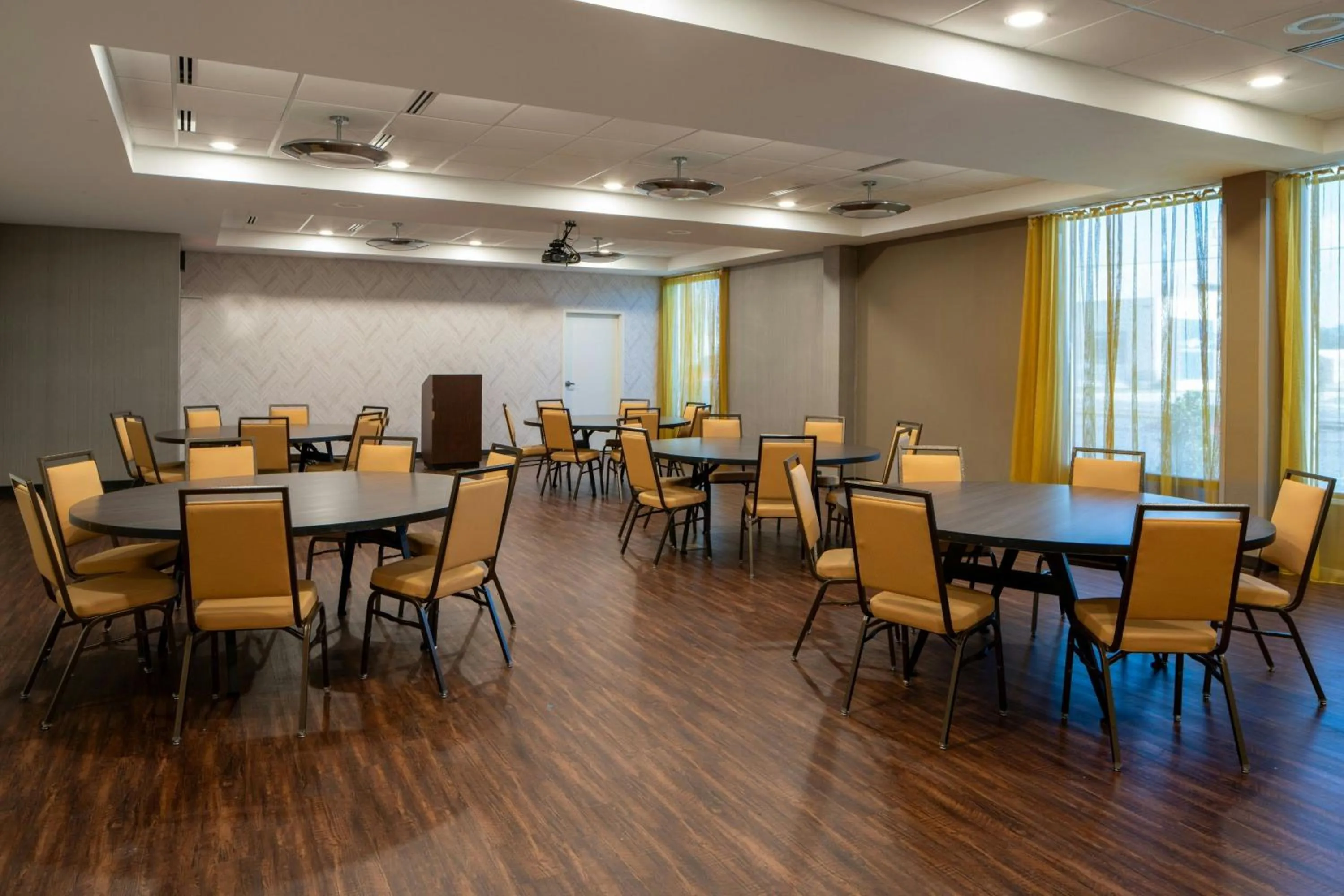Meeting/conference room in SpringHill Suites by Marriott Lake Charles