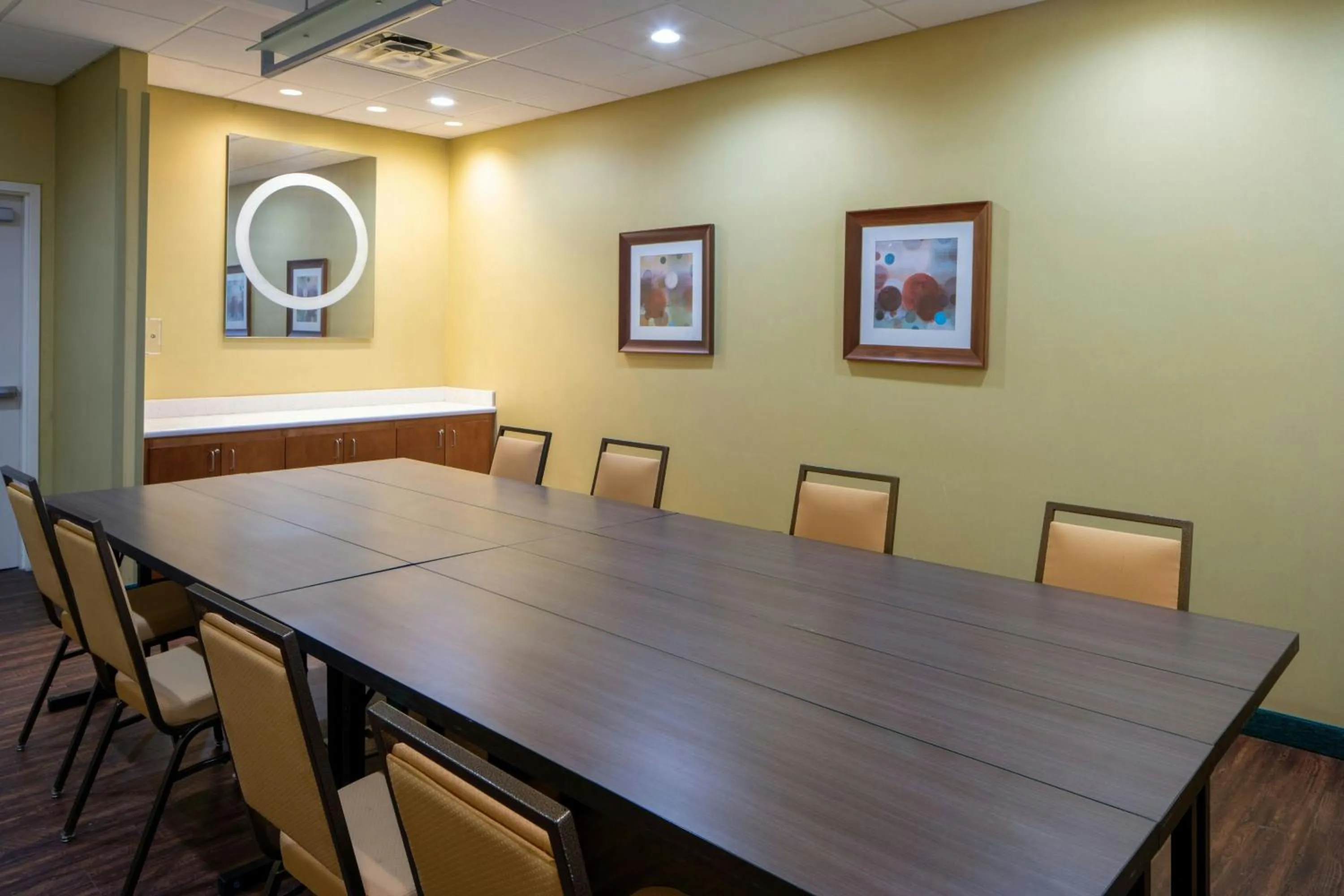 Meeting/conference room in SpringHill Suites by Marriott Lake Charles