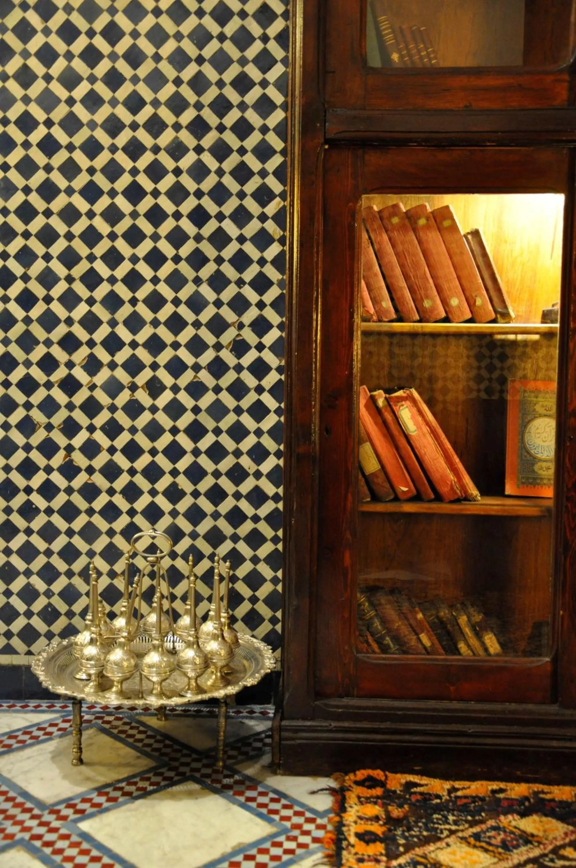 Library in La Maison Bleue Batha