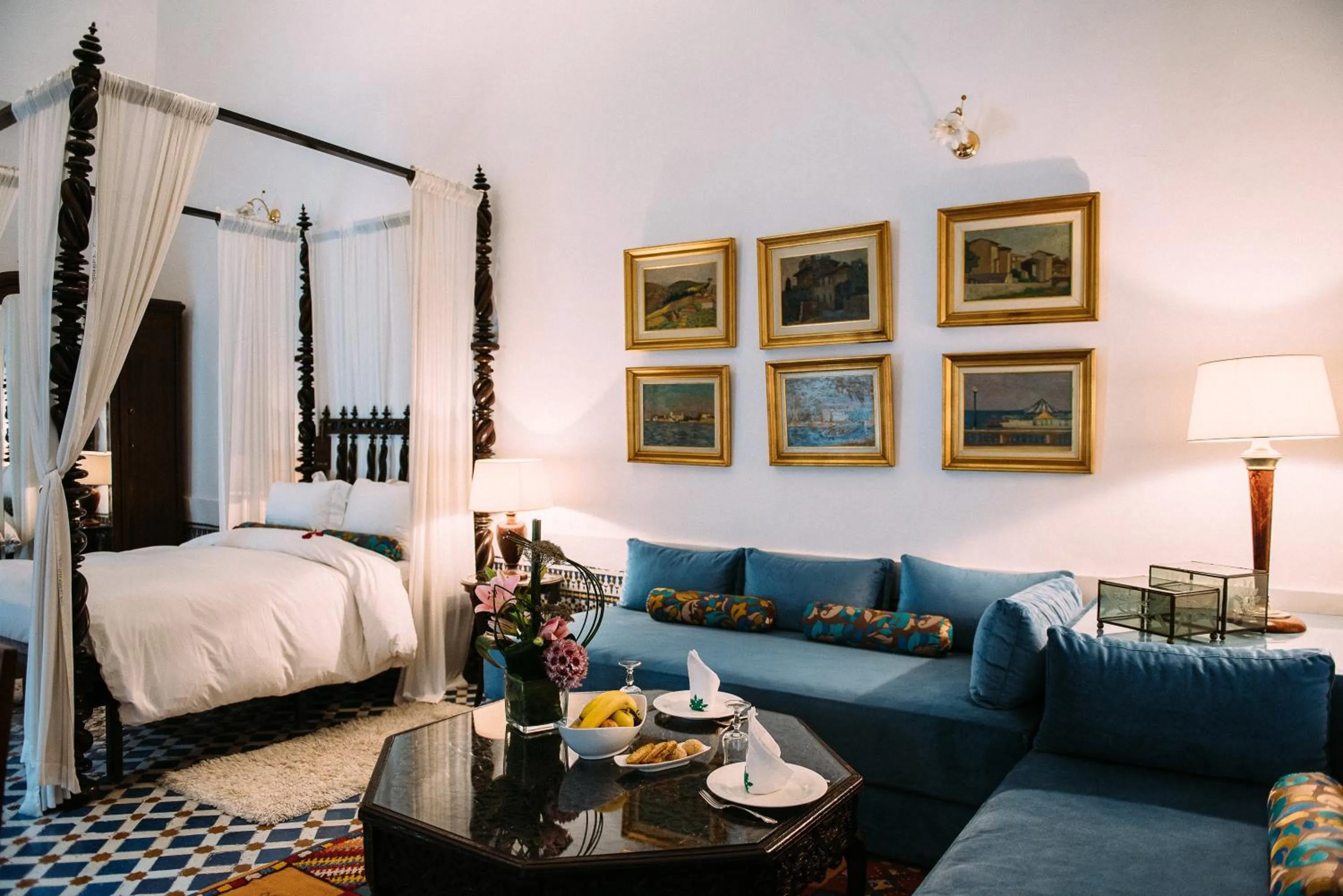 Dining area, Bed in La Maison Bleue Batha