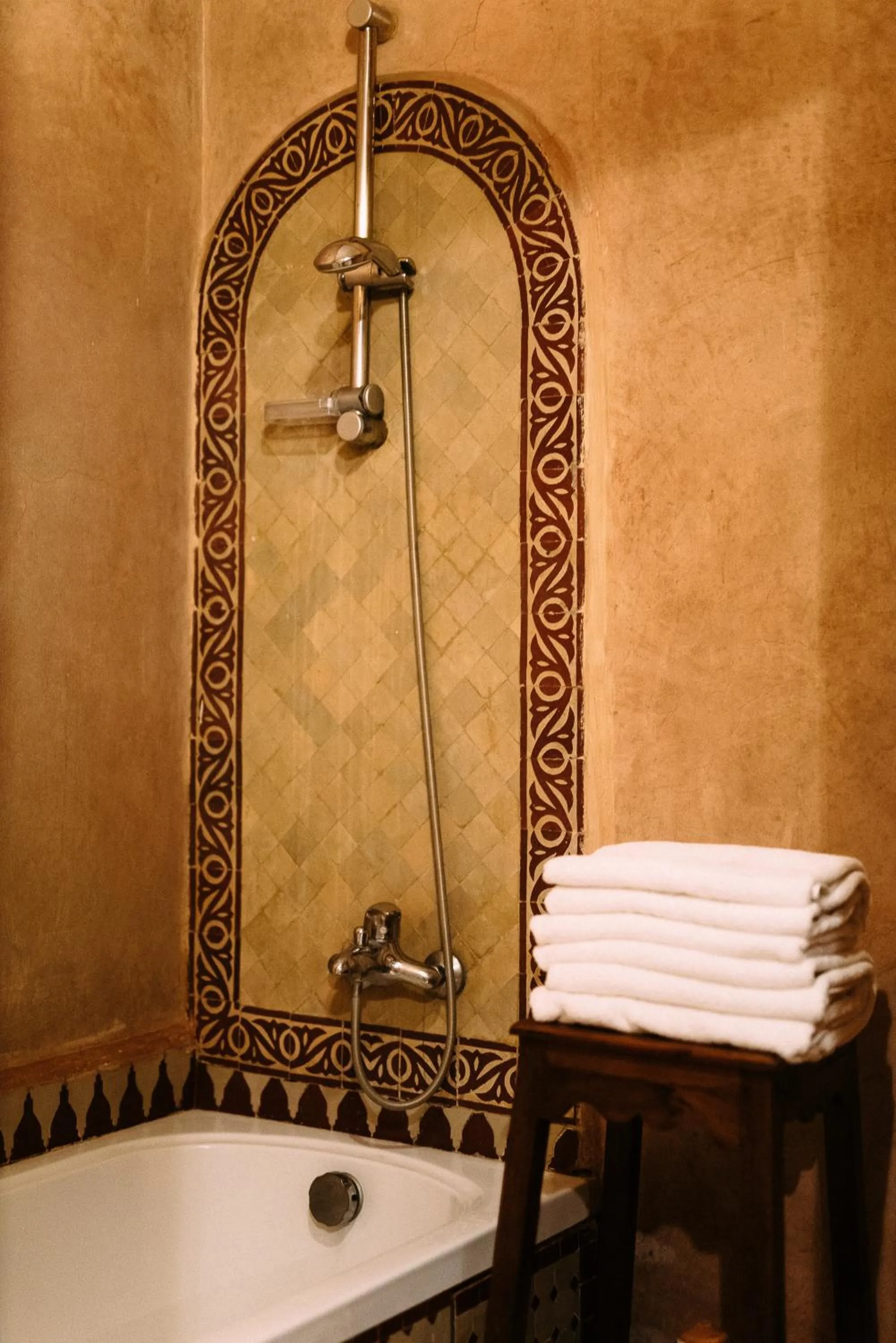 Shower in La Maison Bleue Batha