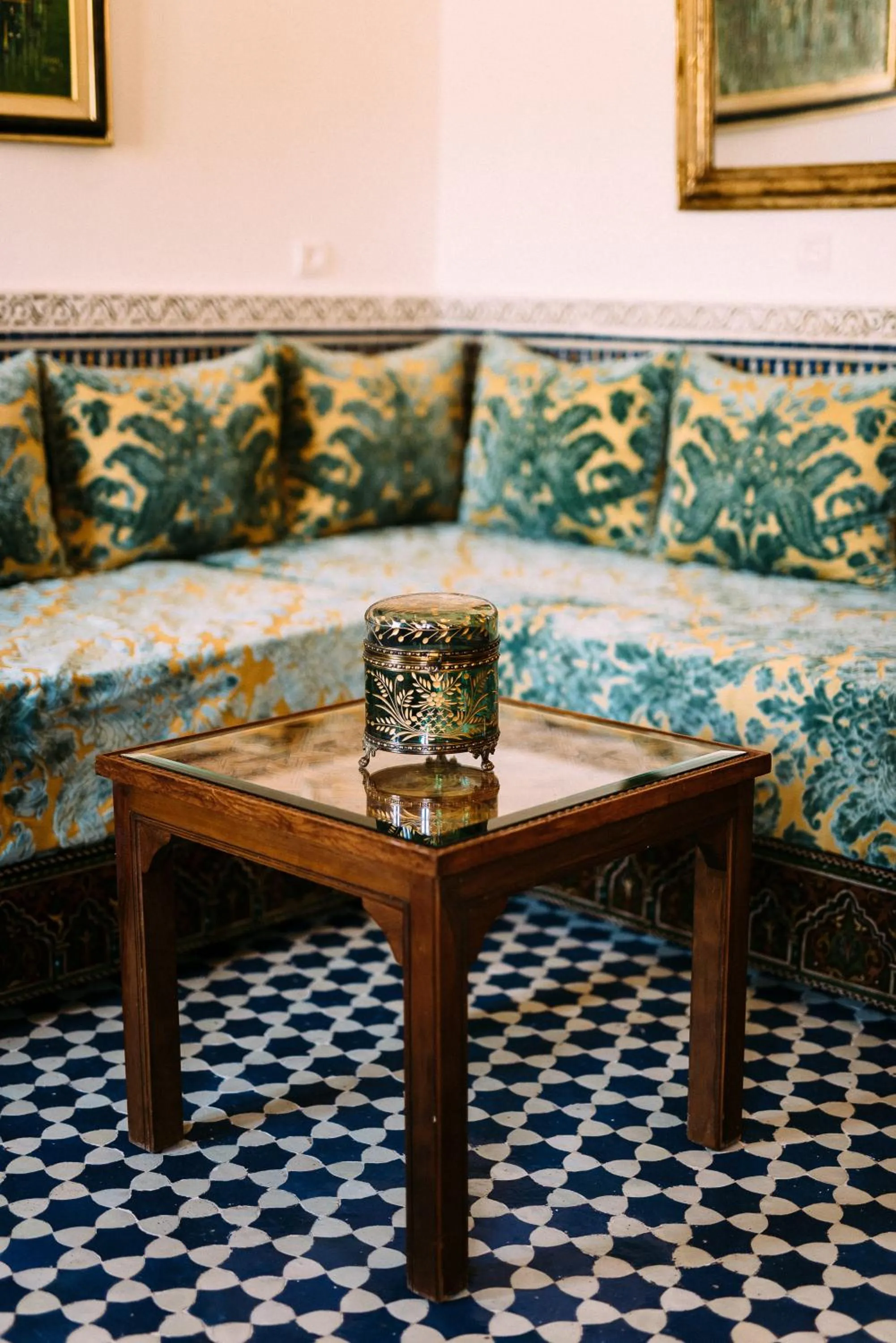 Dining area in La Maison Bleue Batha