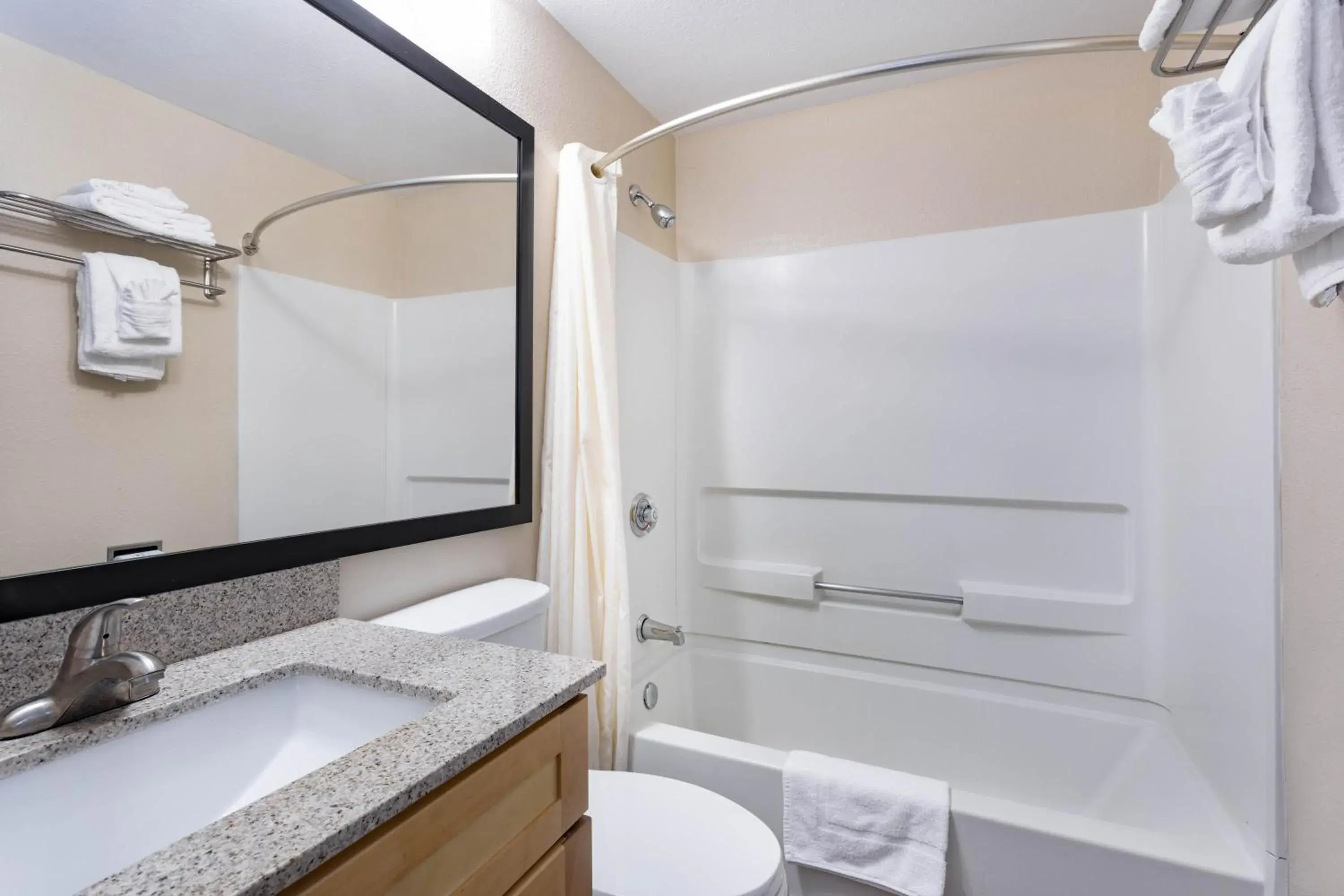 Queen Room with Two Queen Beds - Non-Smoking in Super 8 by Wyndham Melbourne Queen Room with Two Queen Beds - Non-Smoking in Super 8 by Wyndham Melbourne