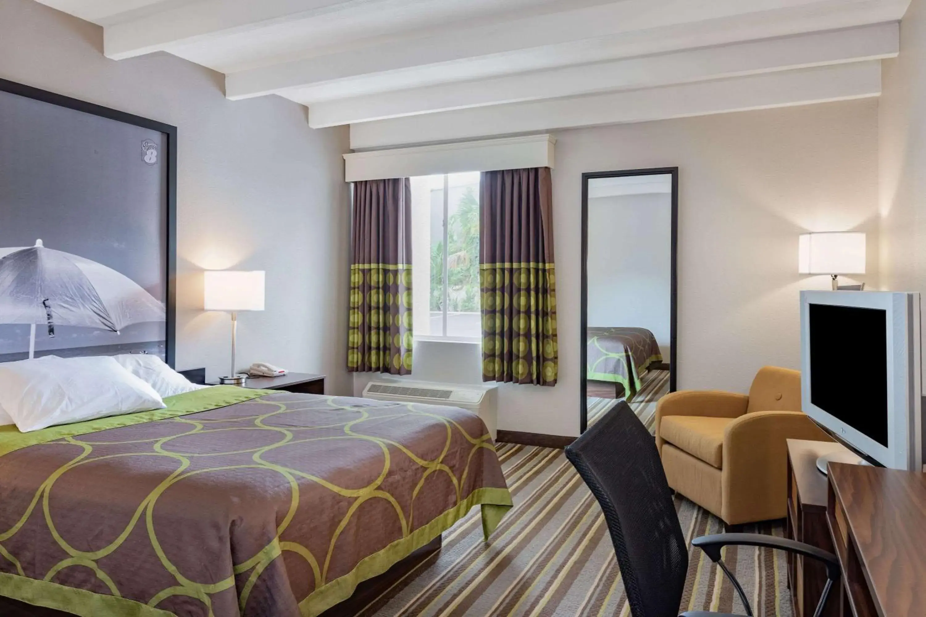 Queen Room - Non-Smoking in Super 8 by Wyndham Melbourne Queen Room - Non-Smoking in Super 8 by Wyndham Melbourne