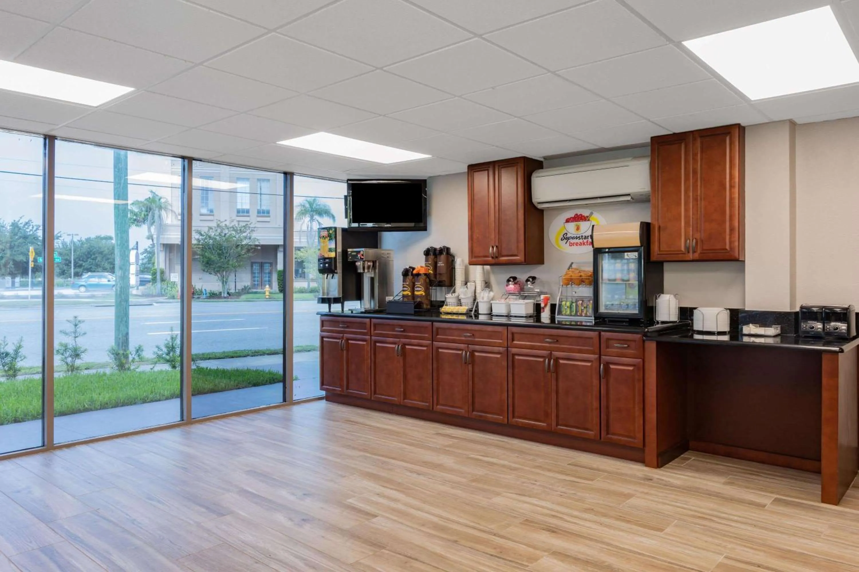 Restaurant/places to eat in Super 8 by Wyndham Melbourne