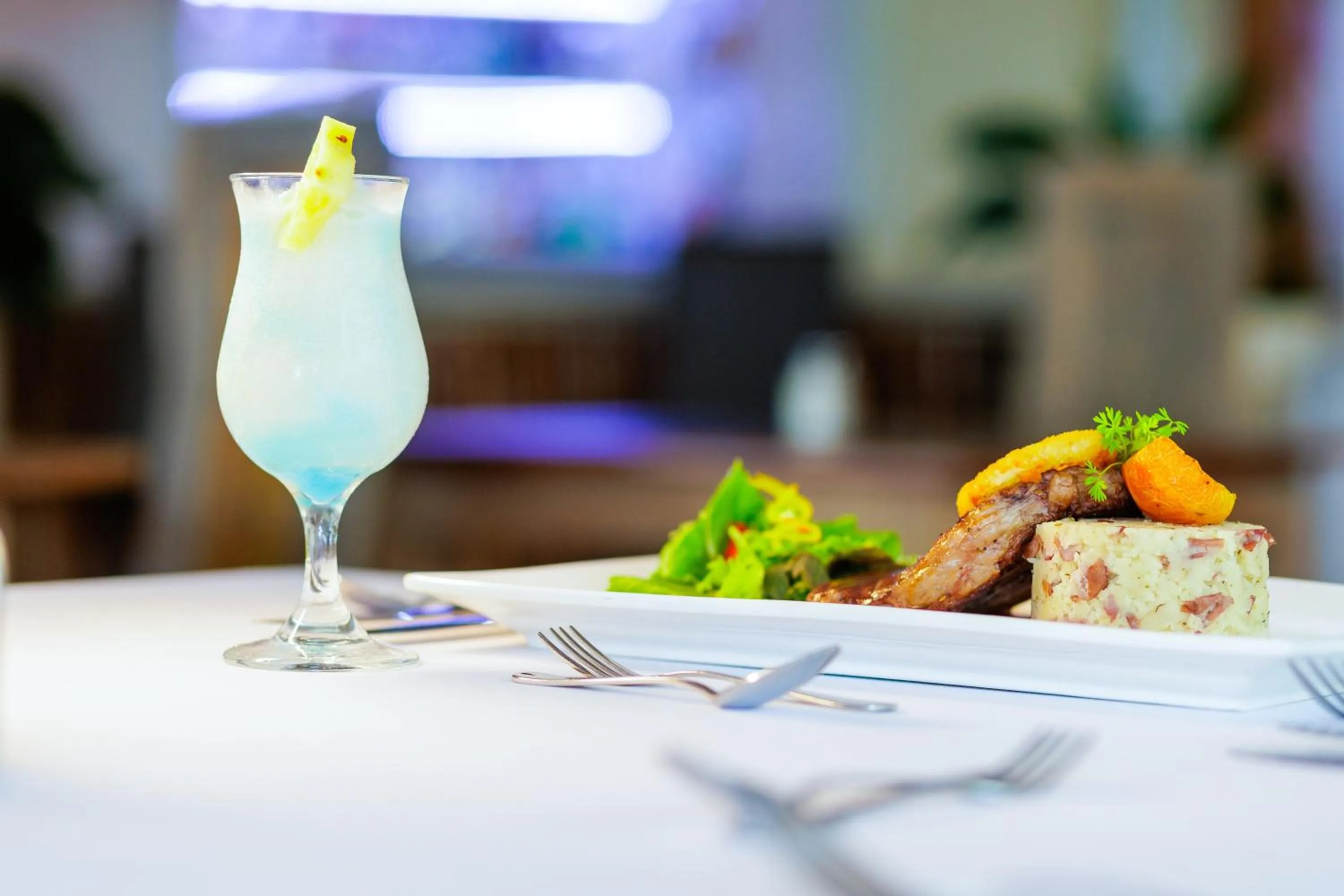 Food and drinks in Blue Horizon Hotel