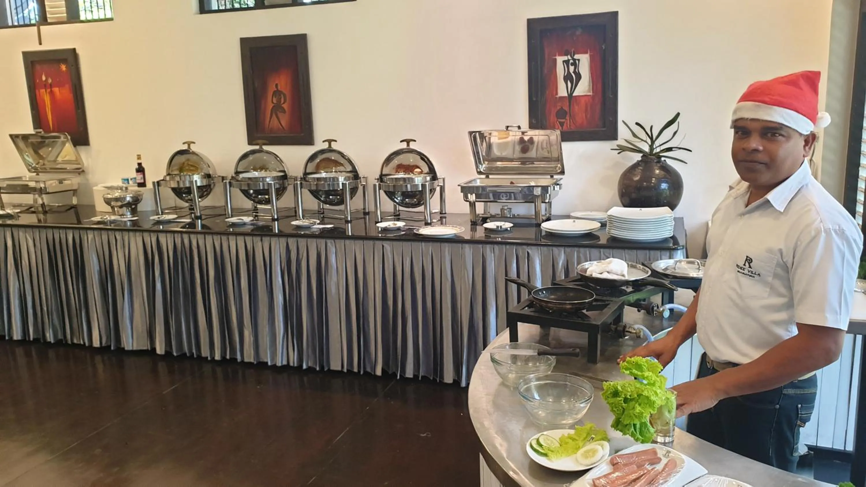 Restaurant/places to eat in Ridee Villa