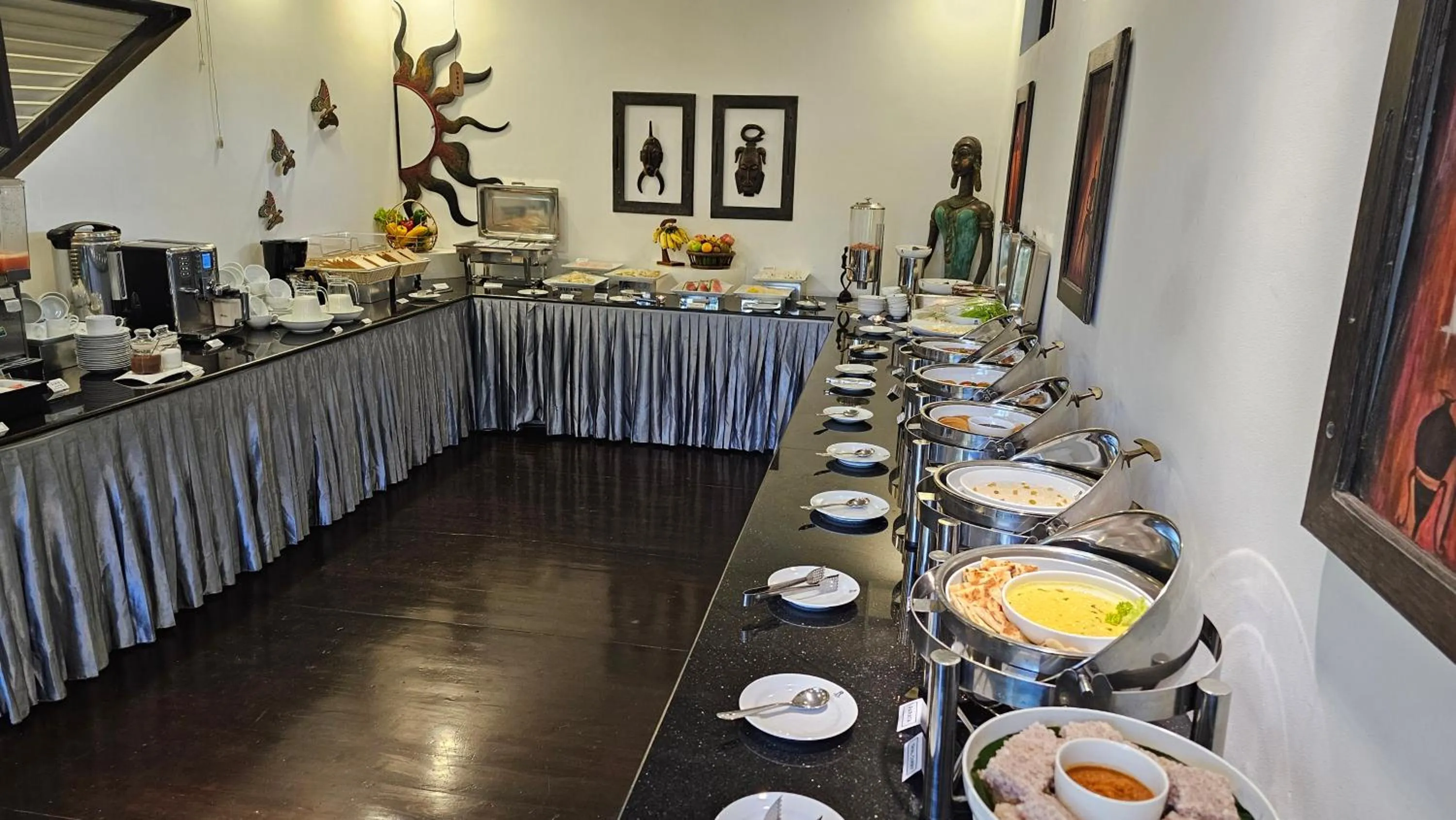 Restaurant/places to eat in Ridee Villa