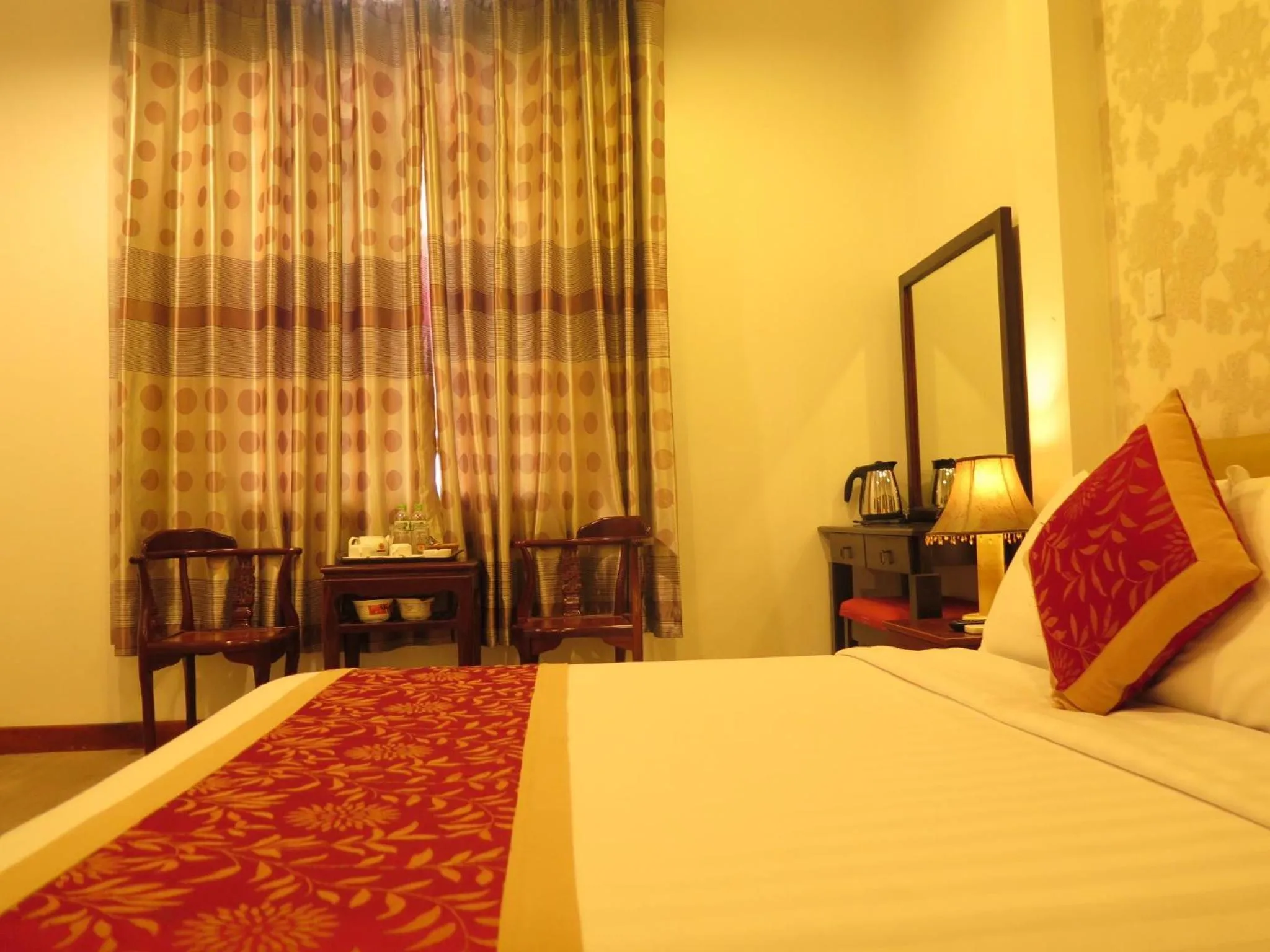 Bed in Sunflowers Hotel Airport