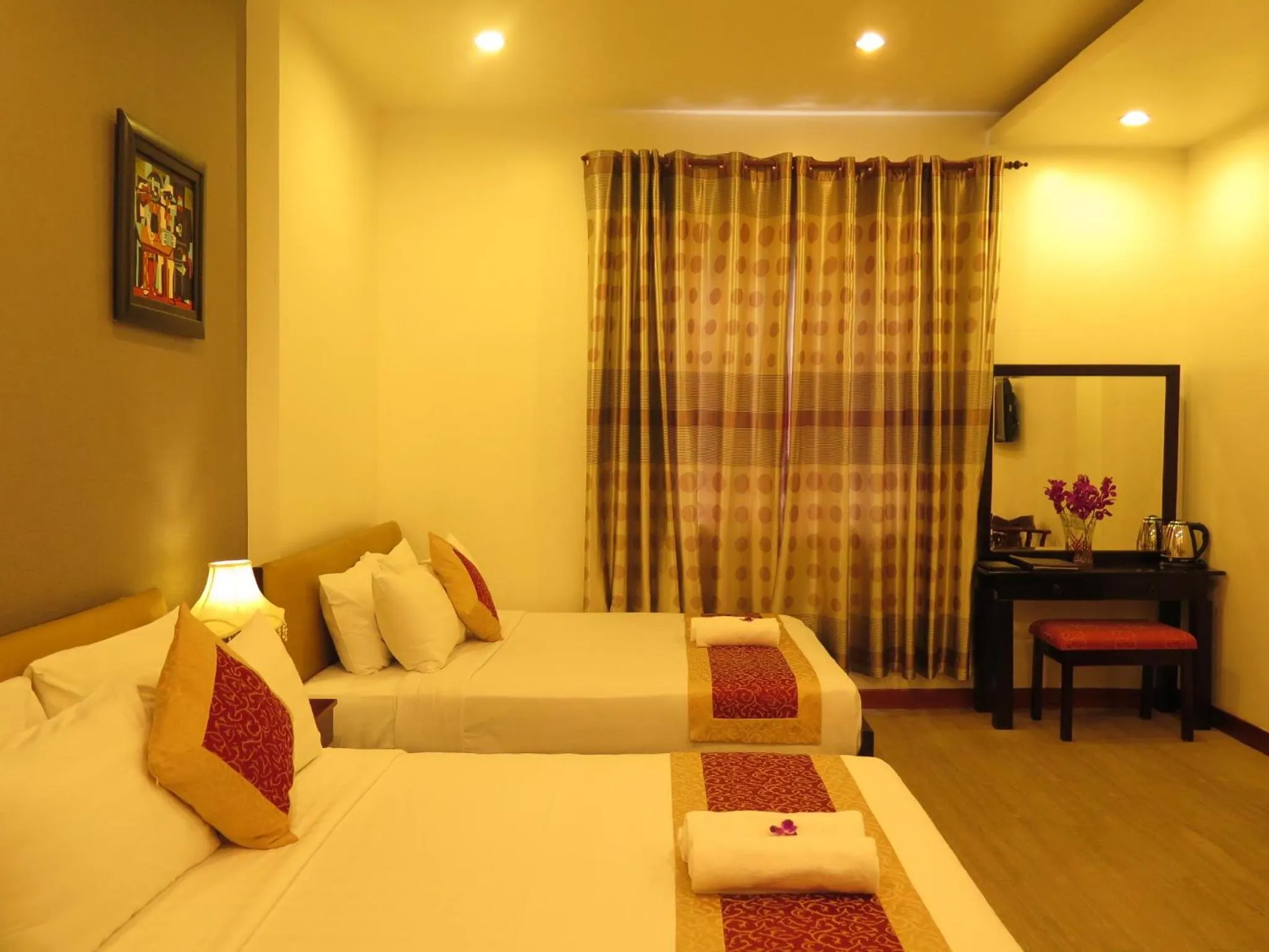 Bed in Sunflowers Hotel Airport