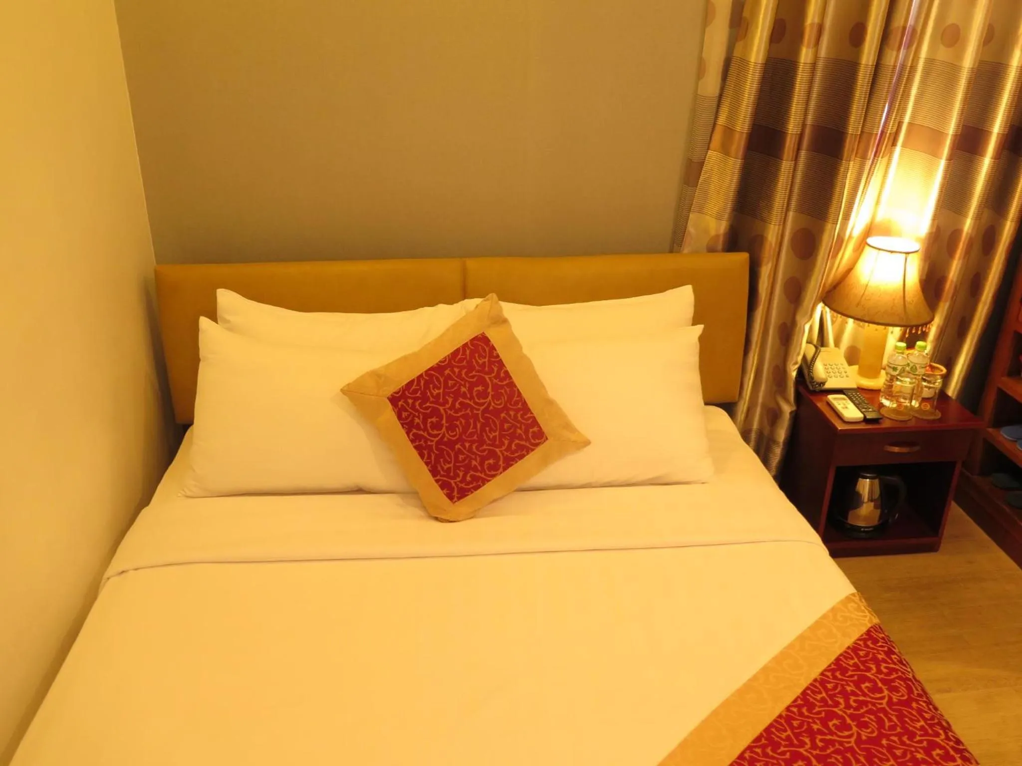 Bed in Sunflowers Hotel Airport