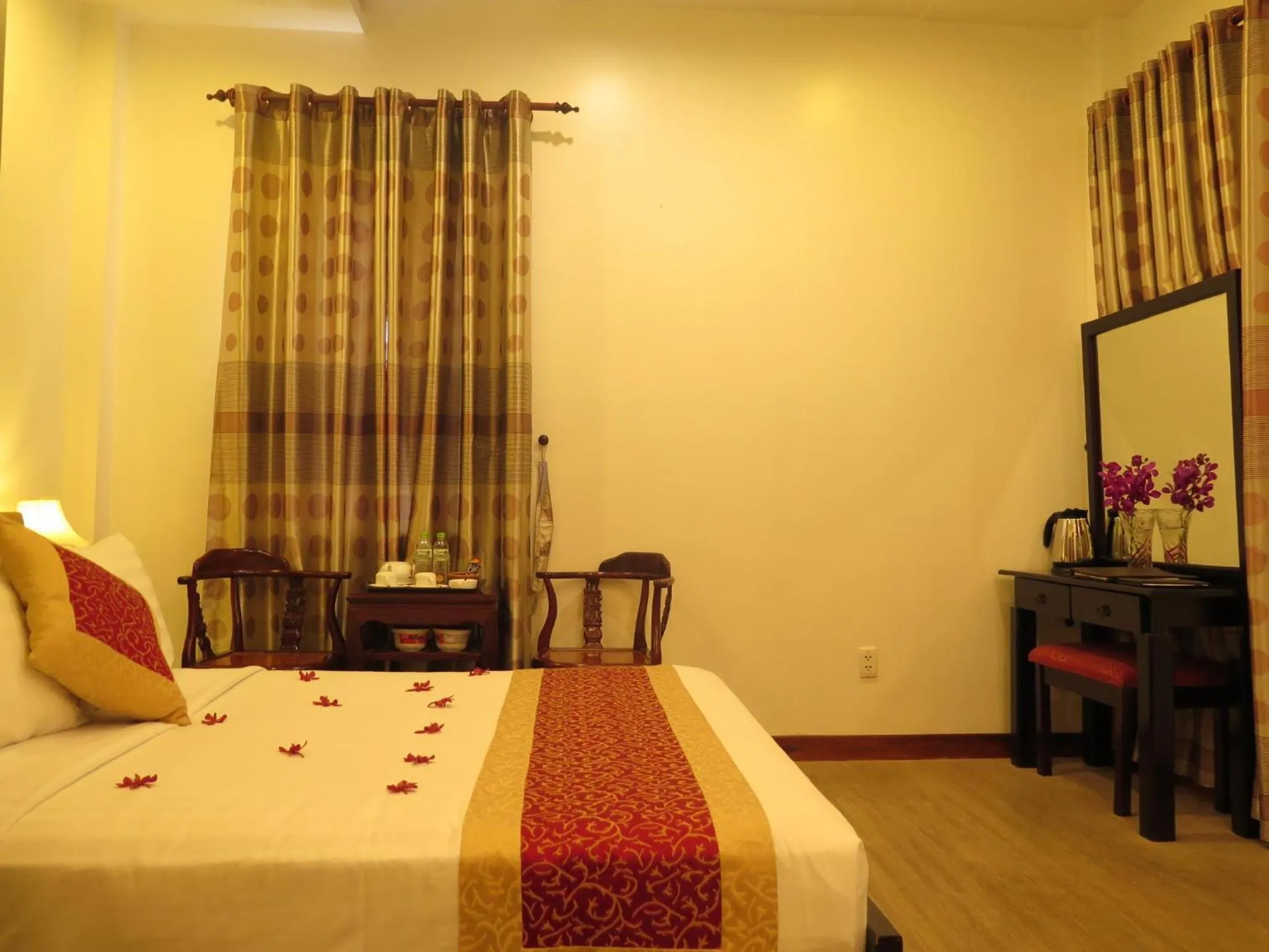 Bedroom in Sunflowers Hotel Airport