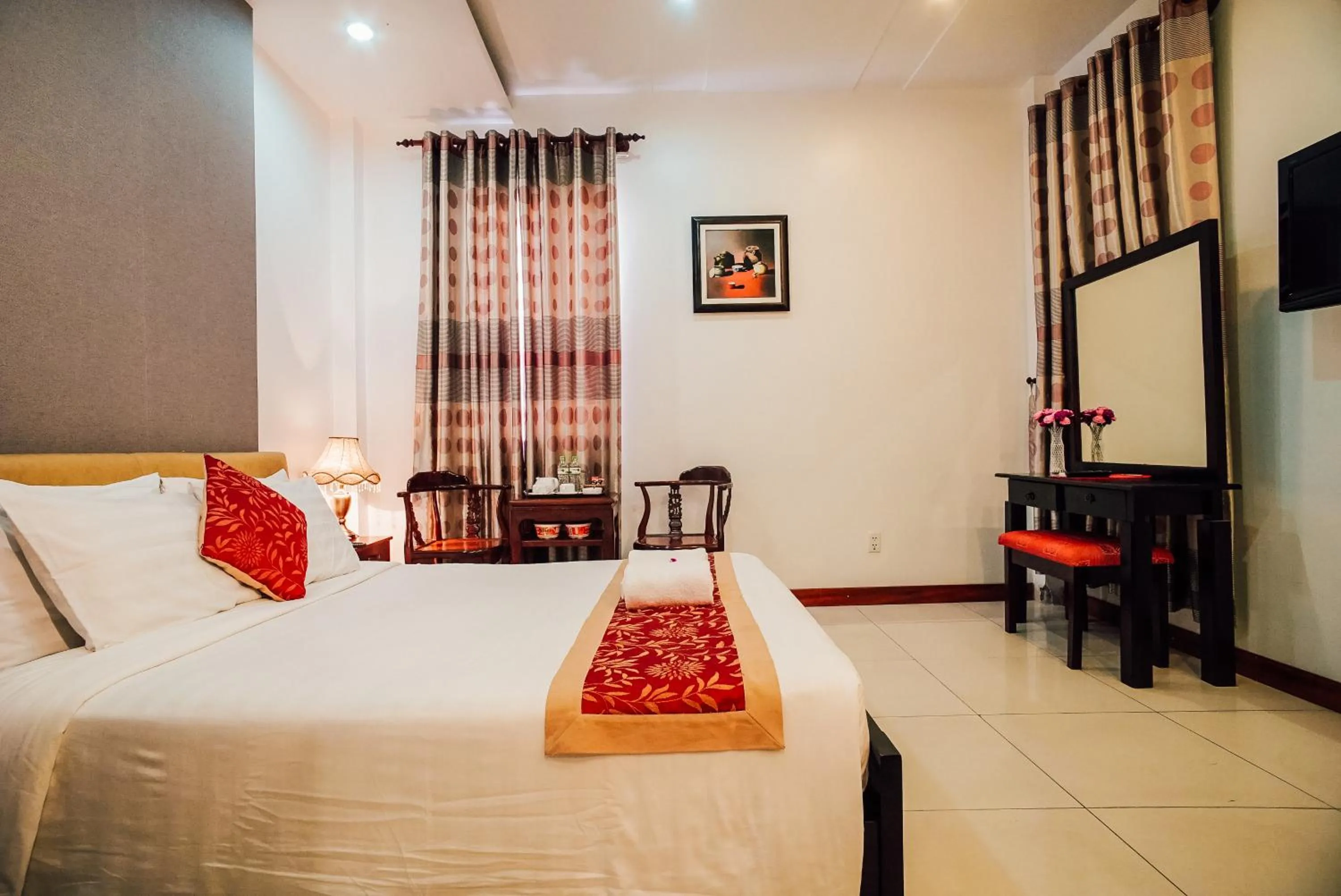 Bed in Sunflowers Hotel Airport