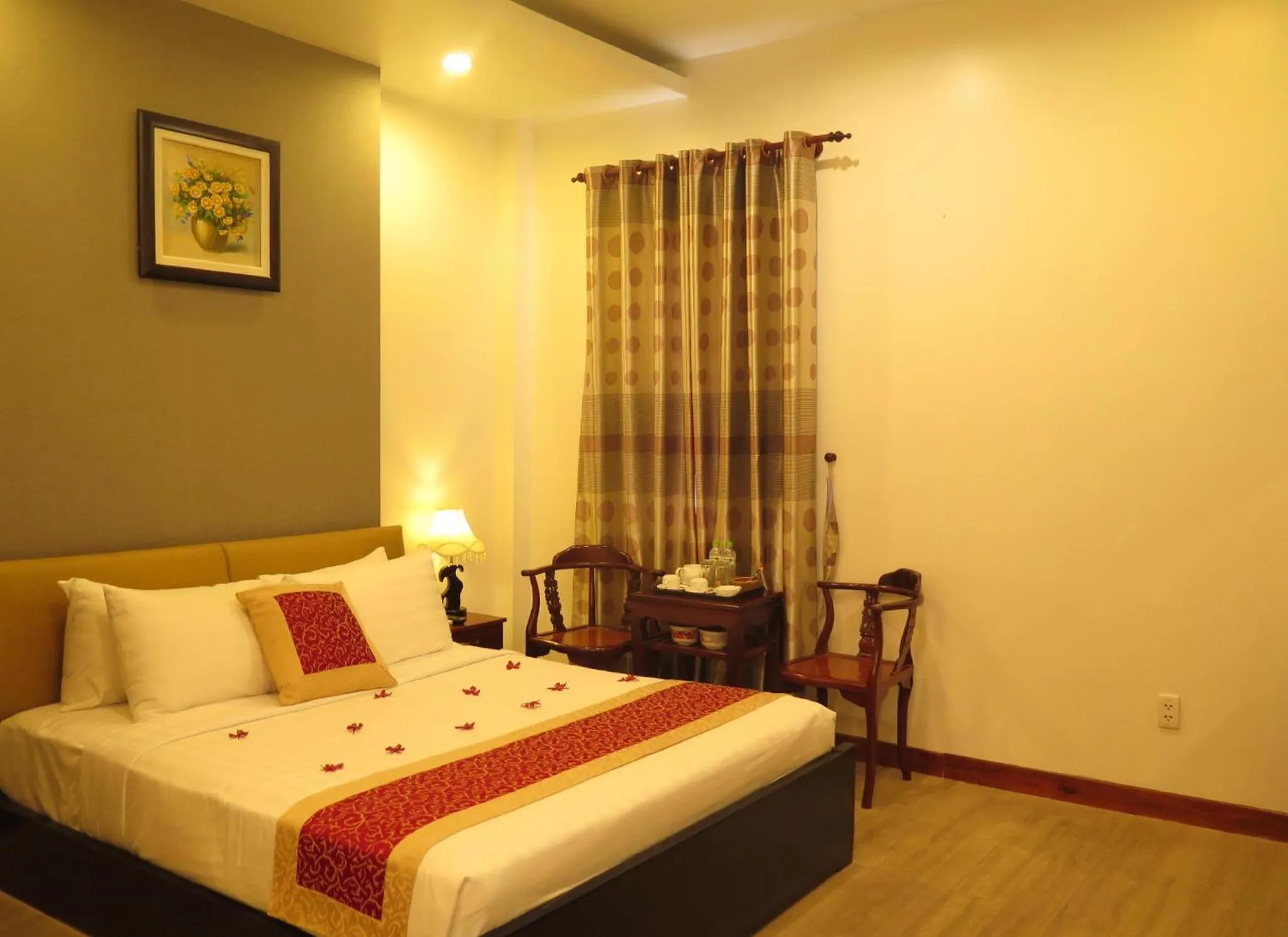 Bed in Sunflowers Hotel Airport