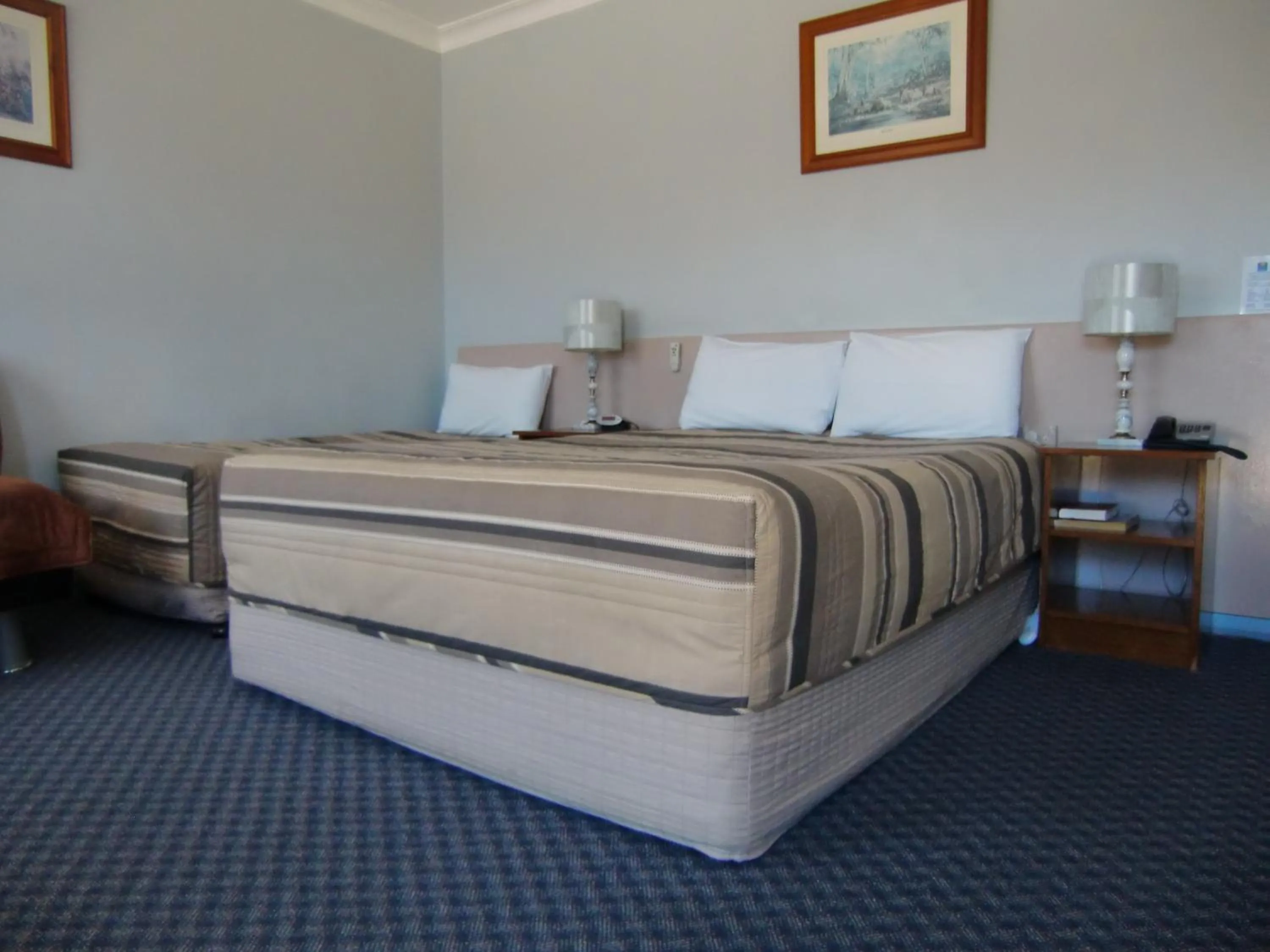 Bed in Castle Motel Bairnsdale