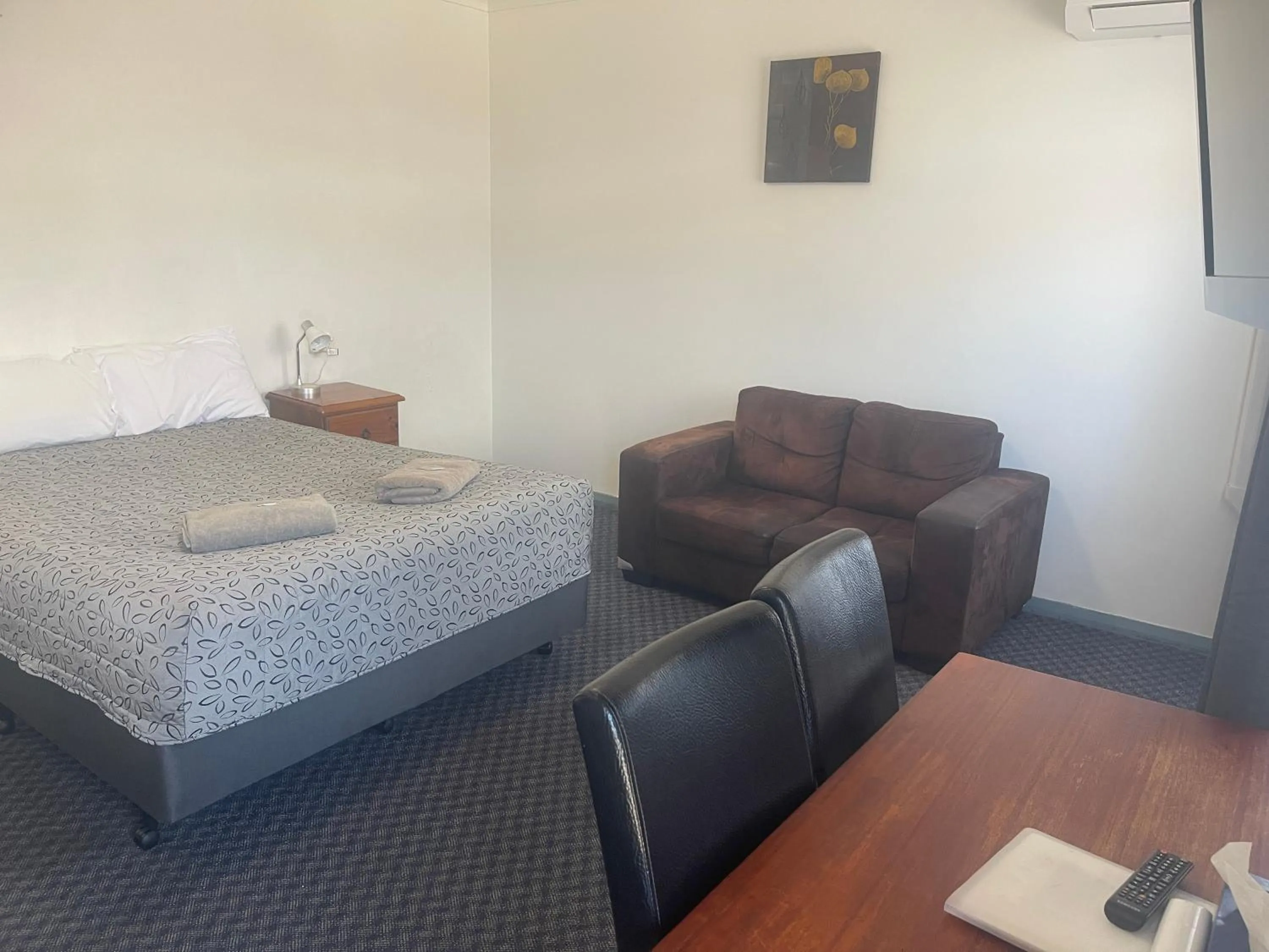 Bed in Castle Motel Bairnsdale