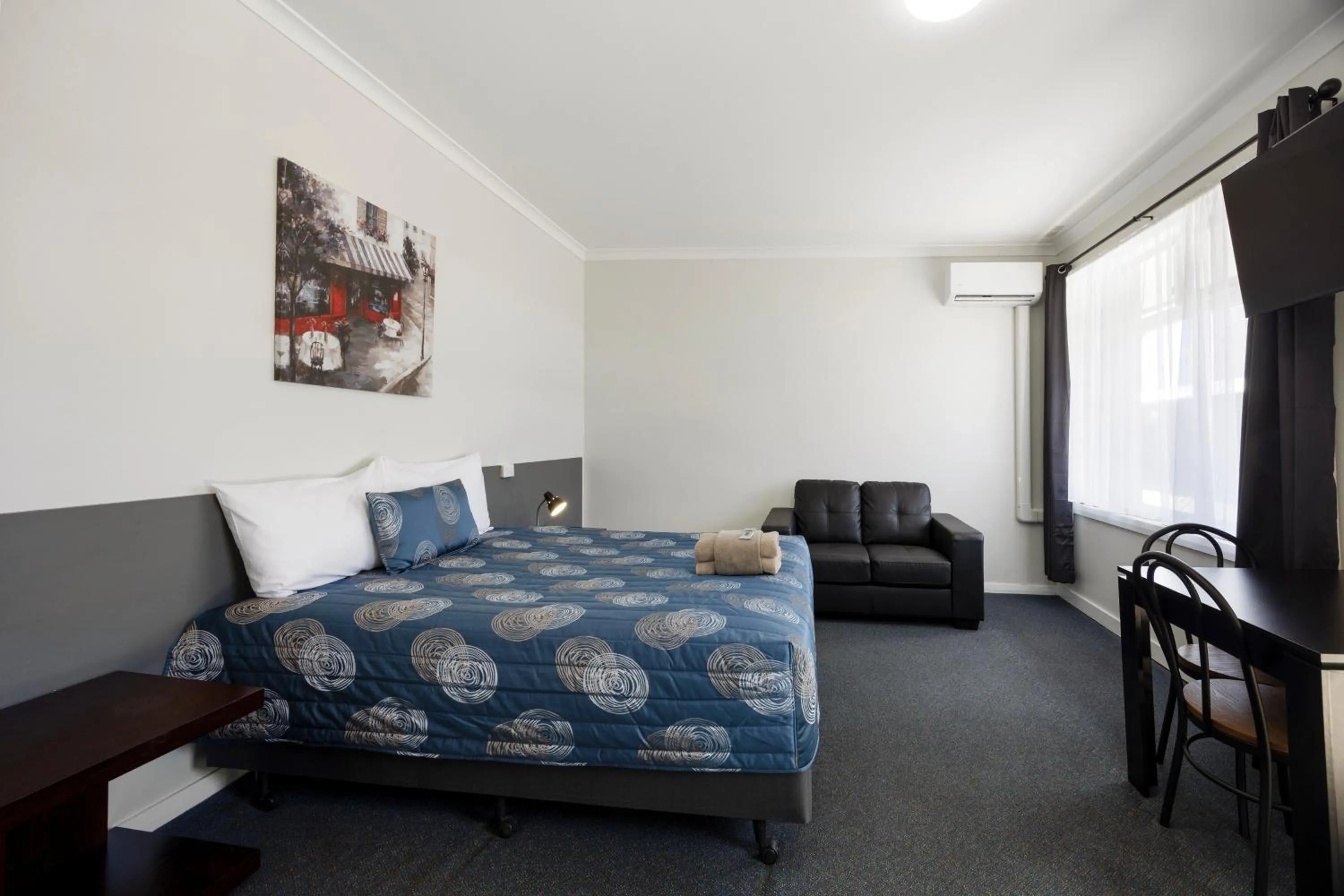 Bed in Castle Motel Bairnsdale