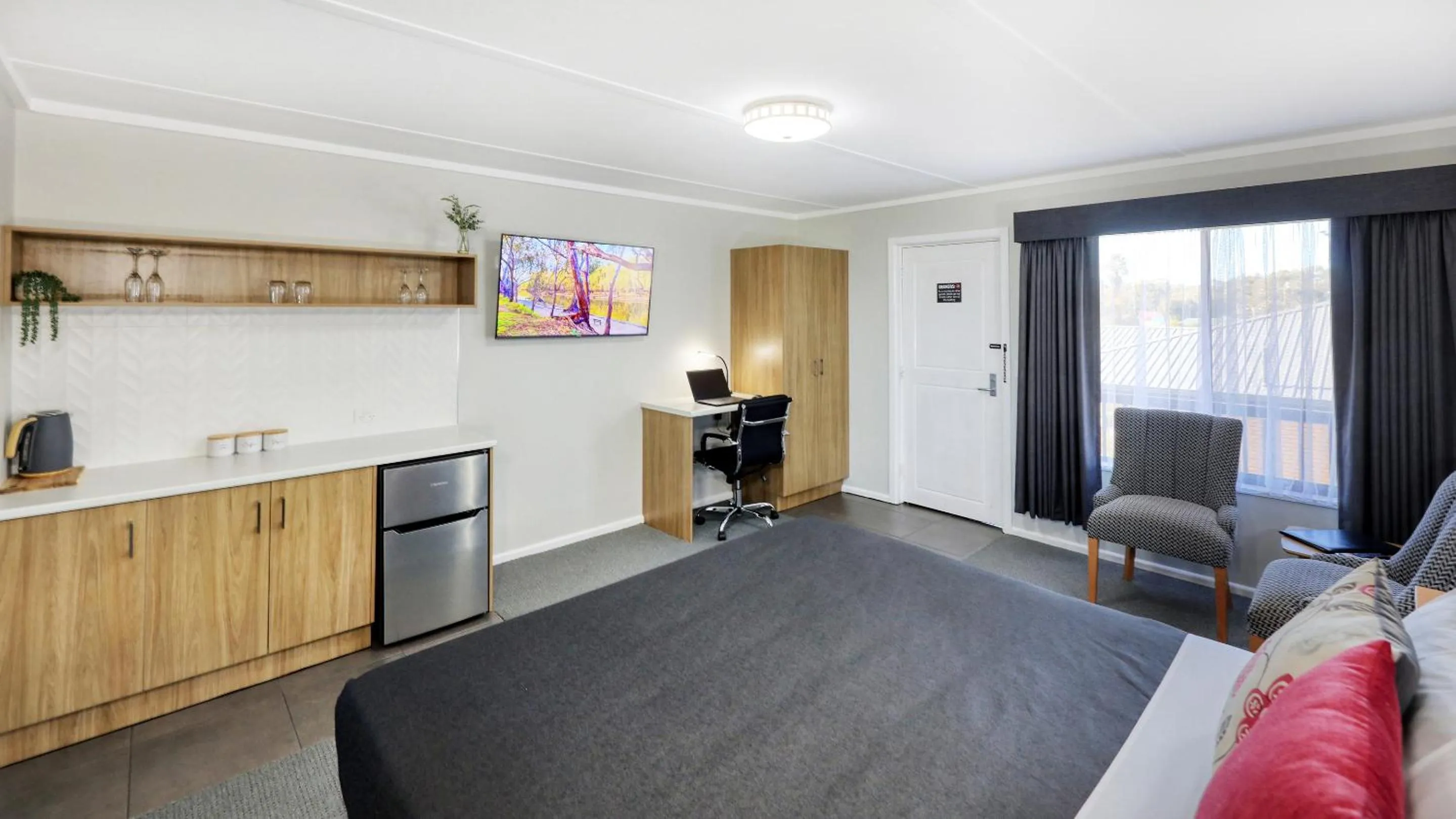 Photo of the whole room in Deniliquin Motel