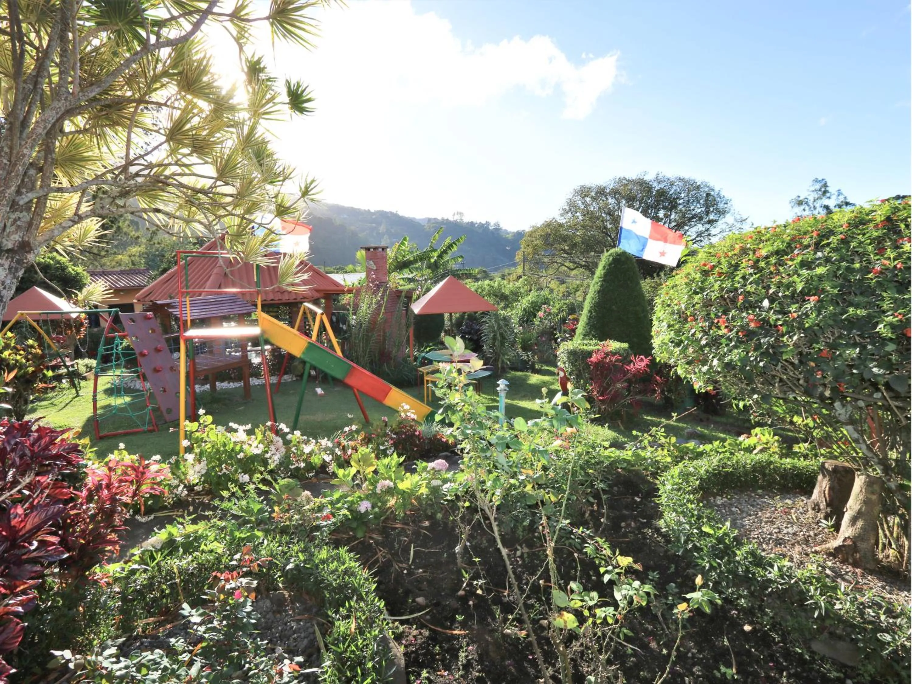 Children play ground in Aparthotel Los Pinos
