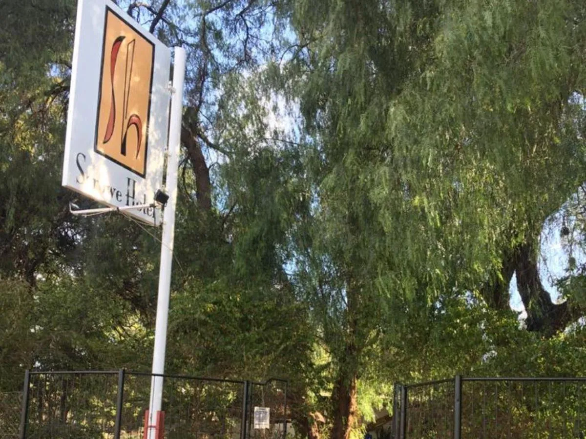 Facade/entrance in Serowe Hotel