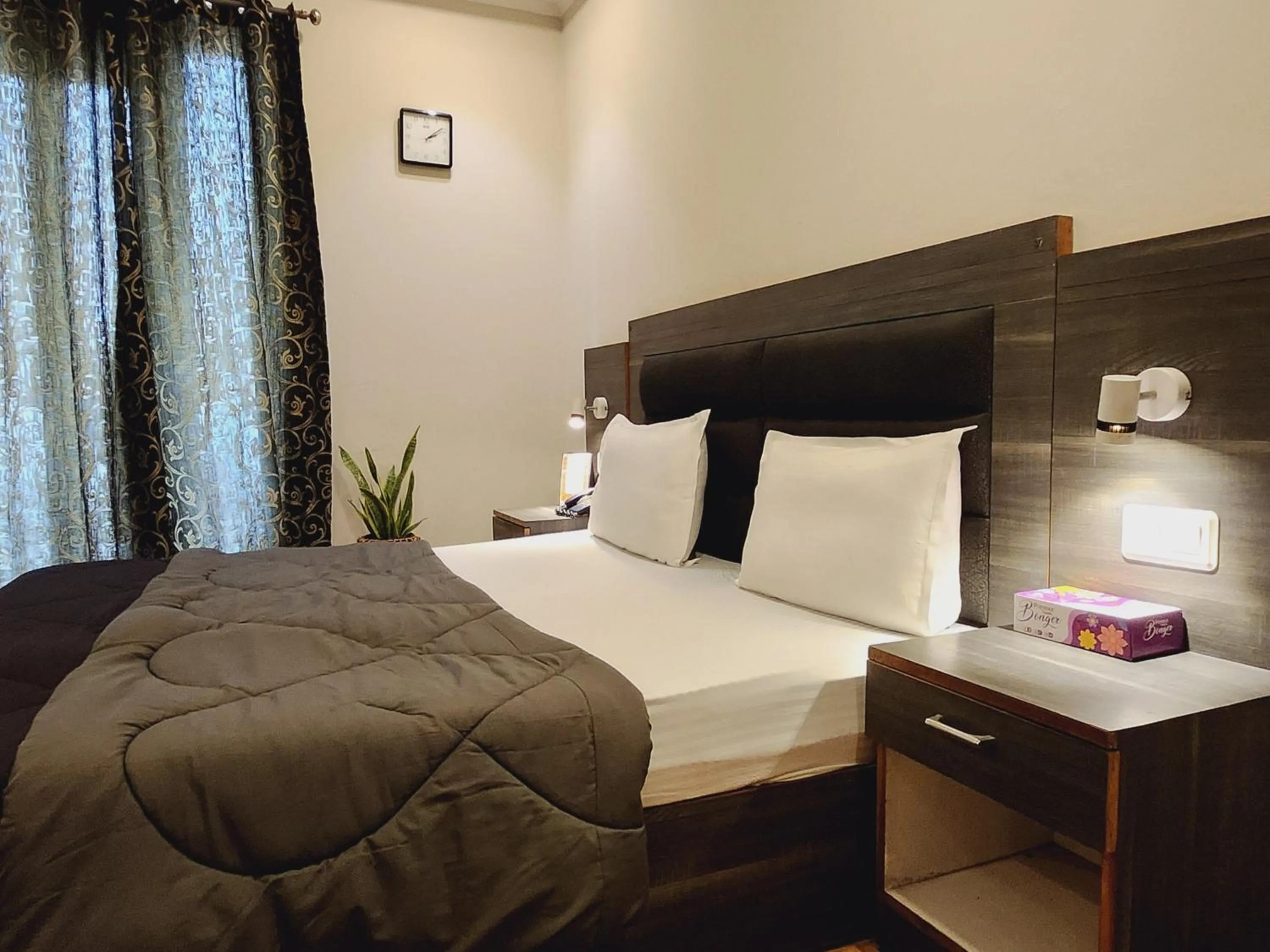 Bed in Hotel City Premier - Near Galleria Market , Super Mart-1 DLF Gurgaon