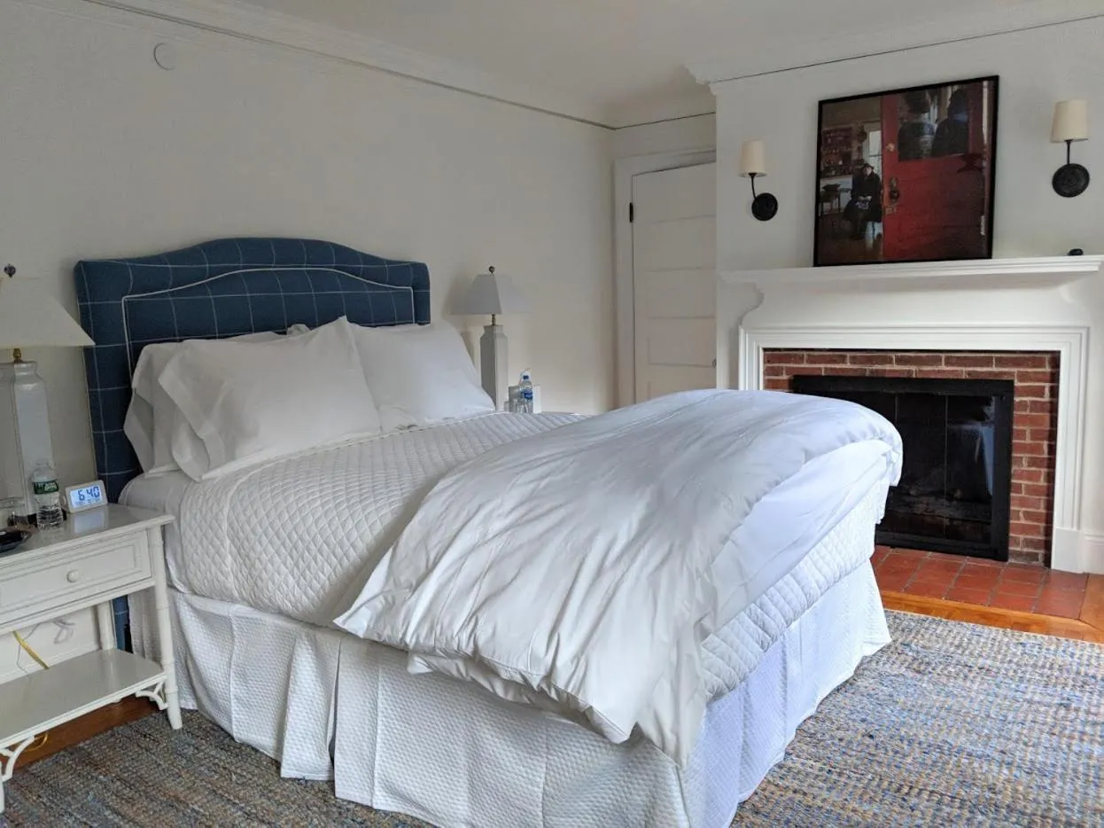 Deluxe Queen Room in Margin Street Inn