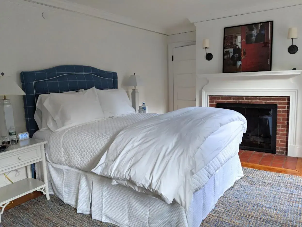 Deluxe Queen Room in Margin Street Inn Deluxe Queen Room in Margin Street Inn