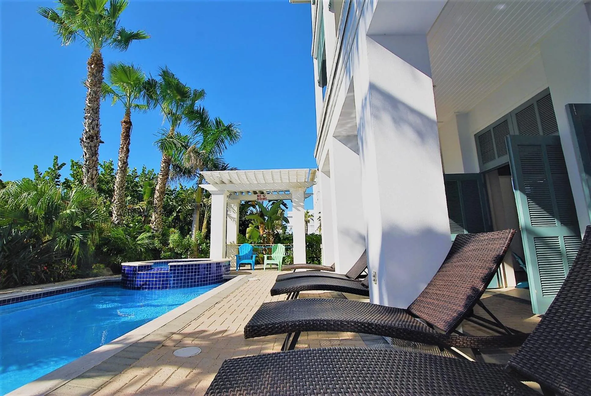 Swimming pool in Bella Casa Home