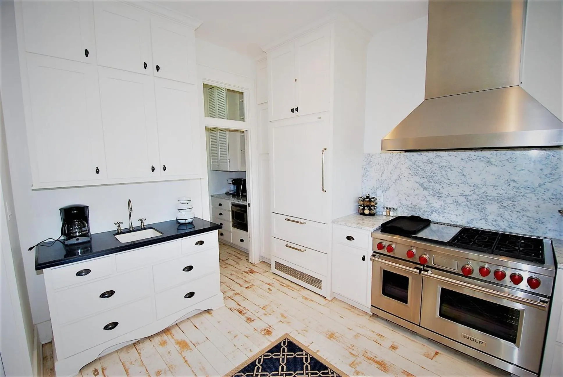 Kitchen or kitchenette in Bella Casa Home