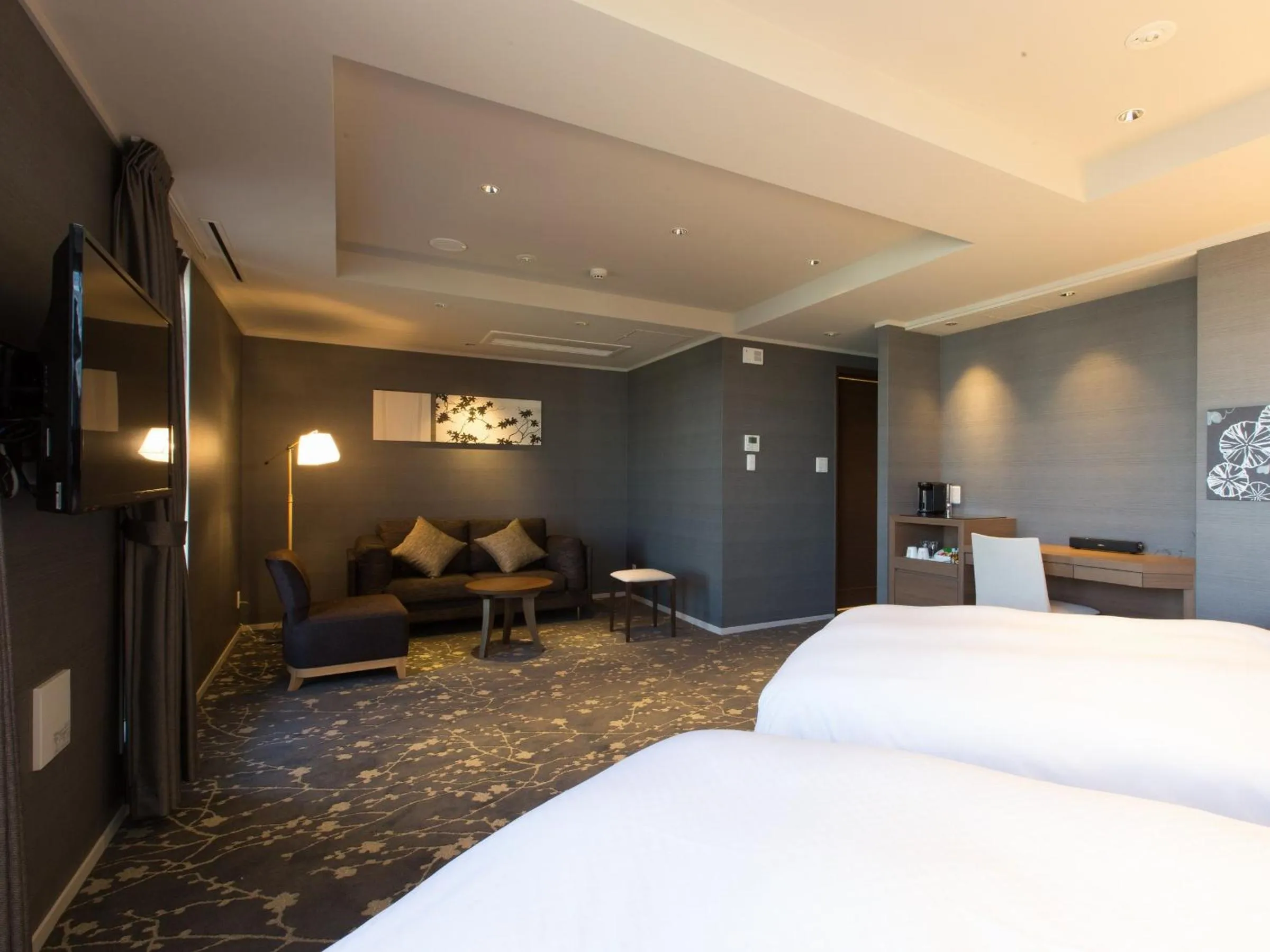 Living room, Bed in Hotel Shiki Utsubo Park