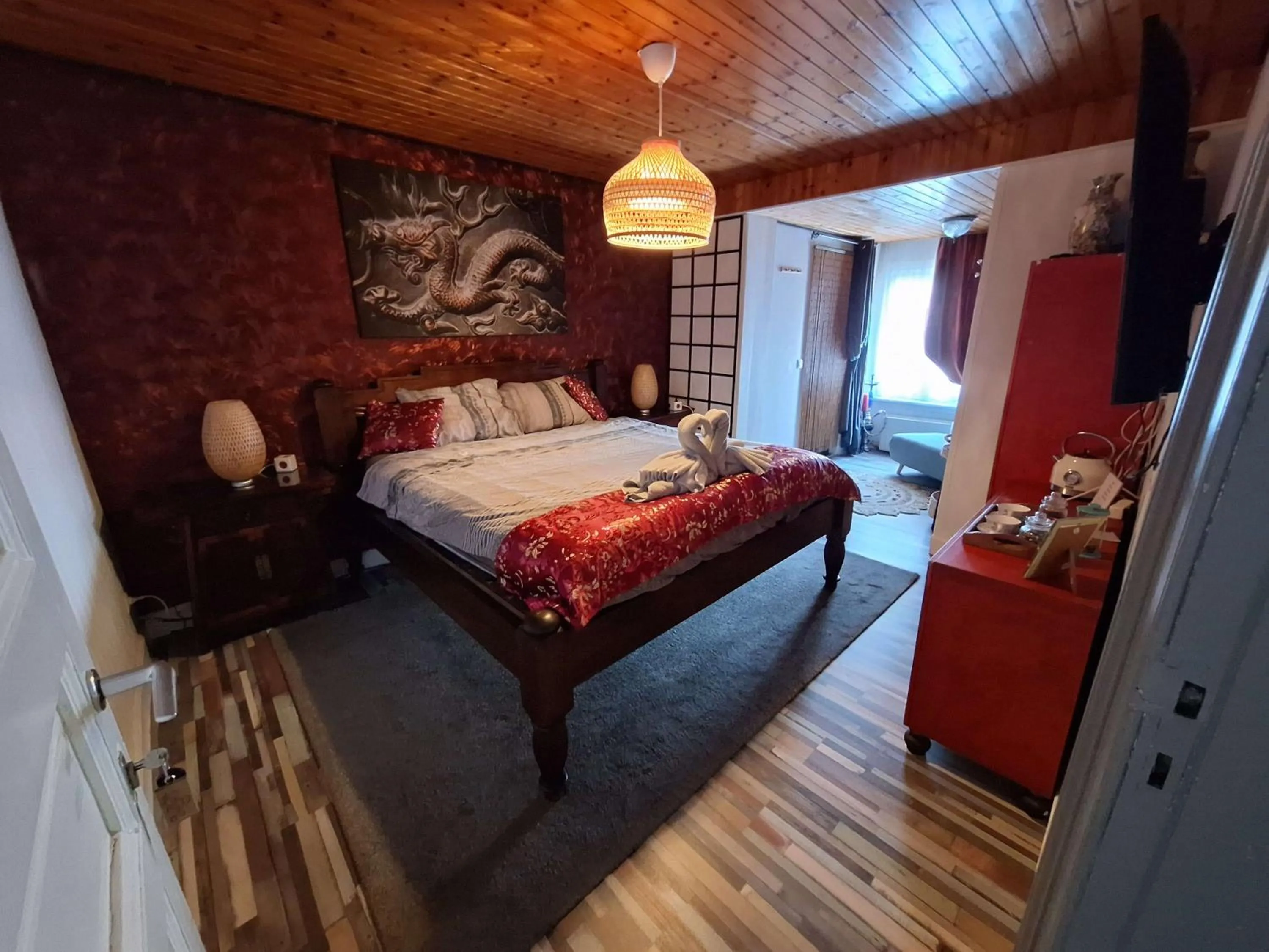 Bedroom, Bed in "Chez Ba'Nus"