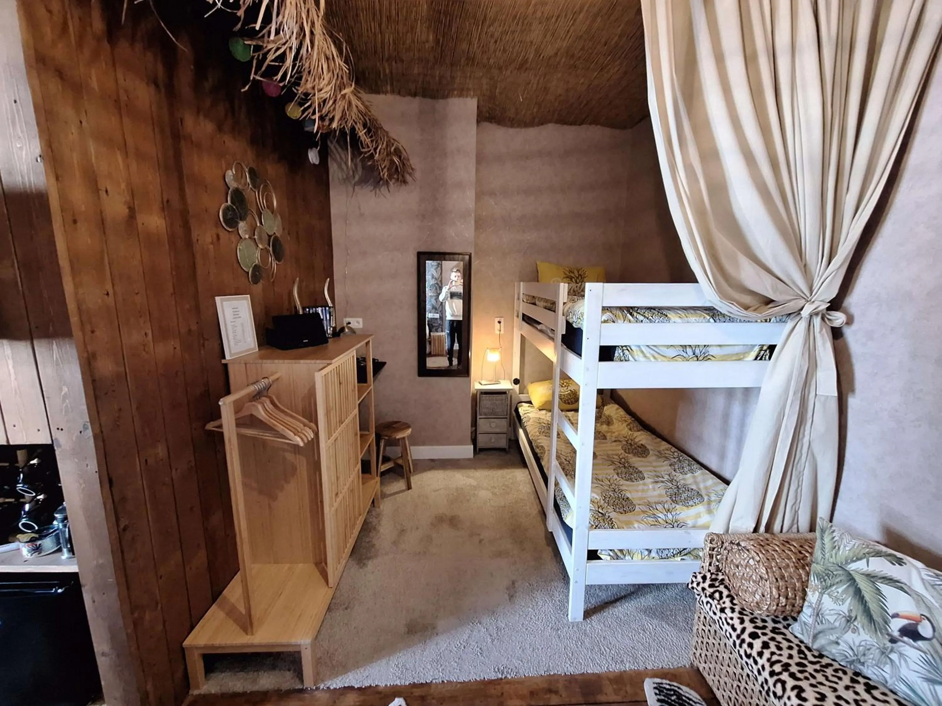 bunk bed, Bed in "Chez Ba'Nus"