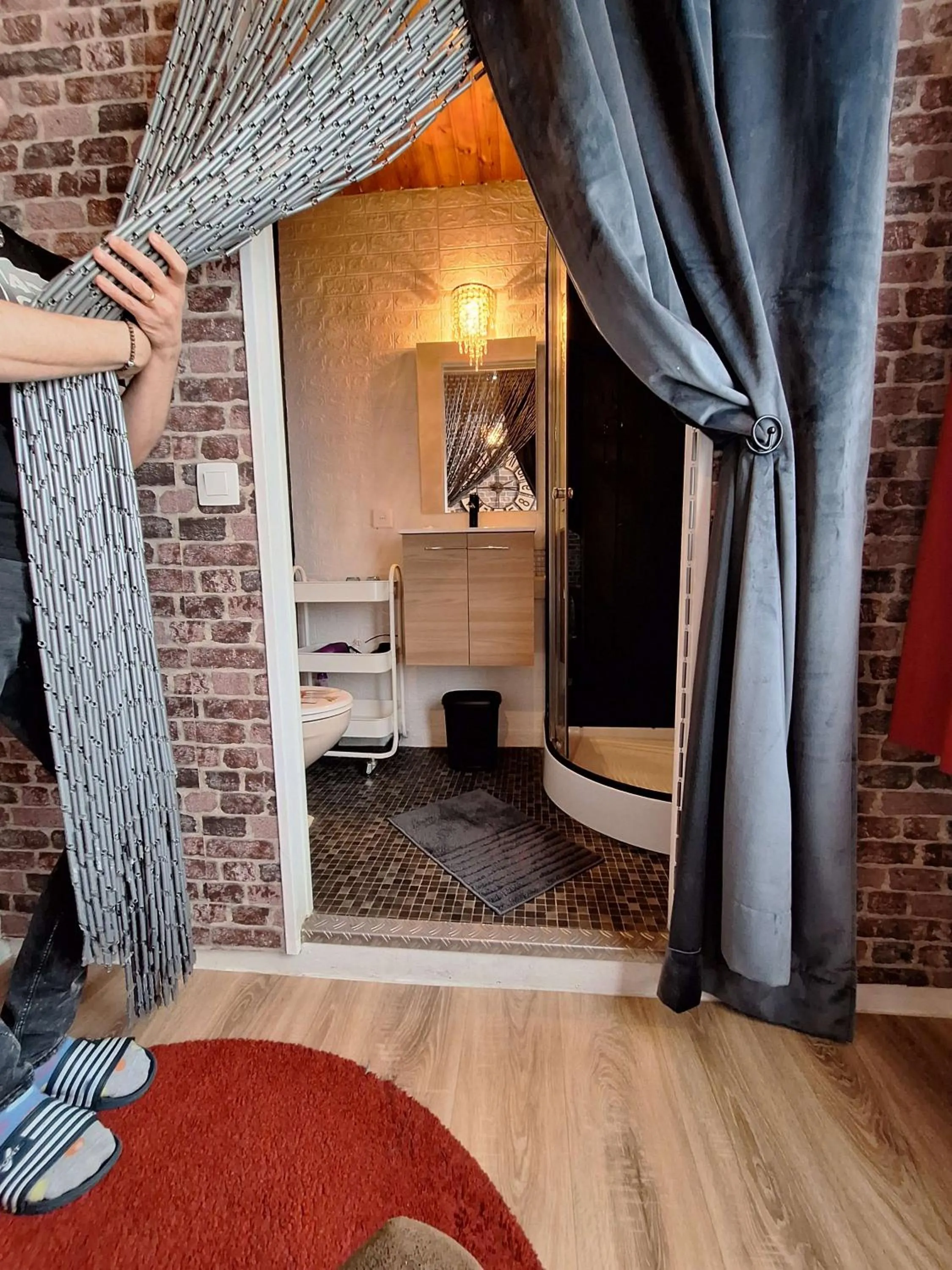 Bathroom, Bed in "Chez Ba'Nus"