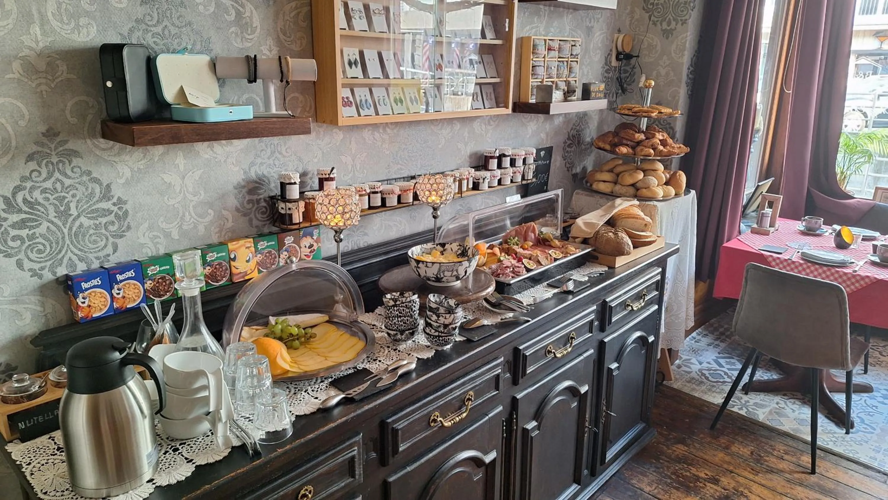 Breakfast in "Chez Ba'Nus"