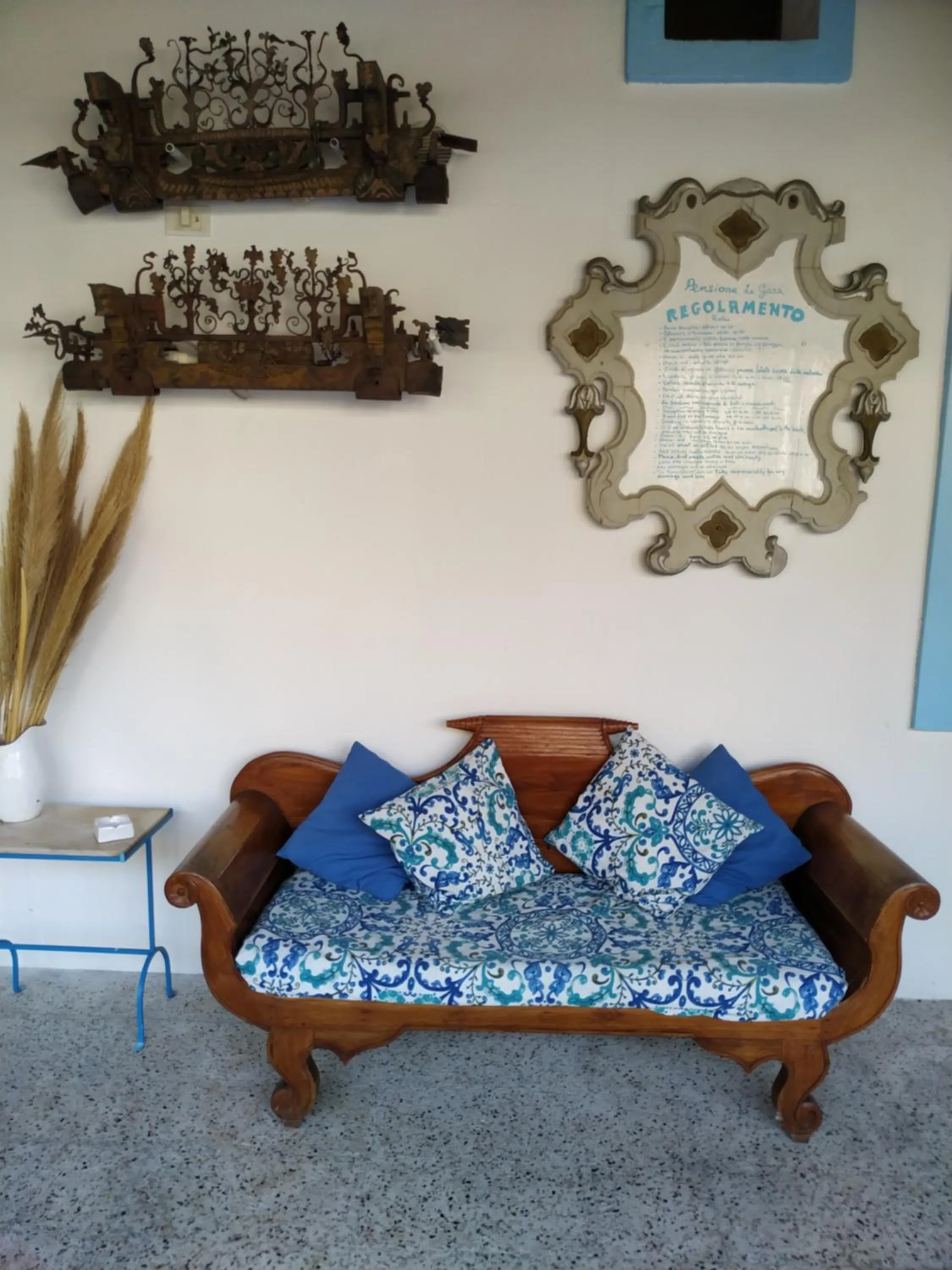 Decorative detail in La Giara