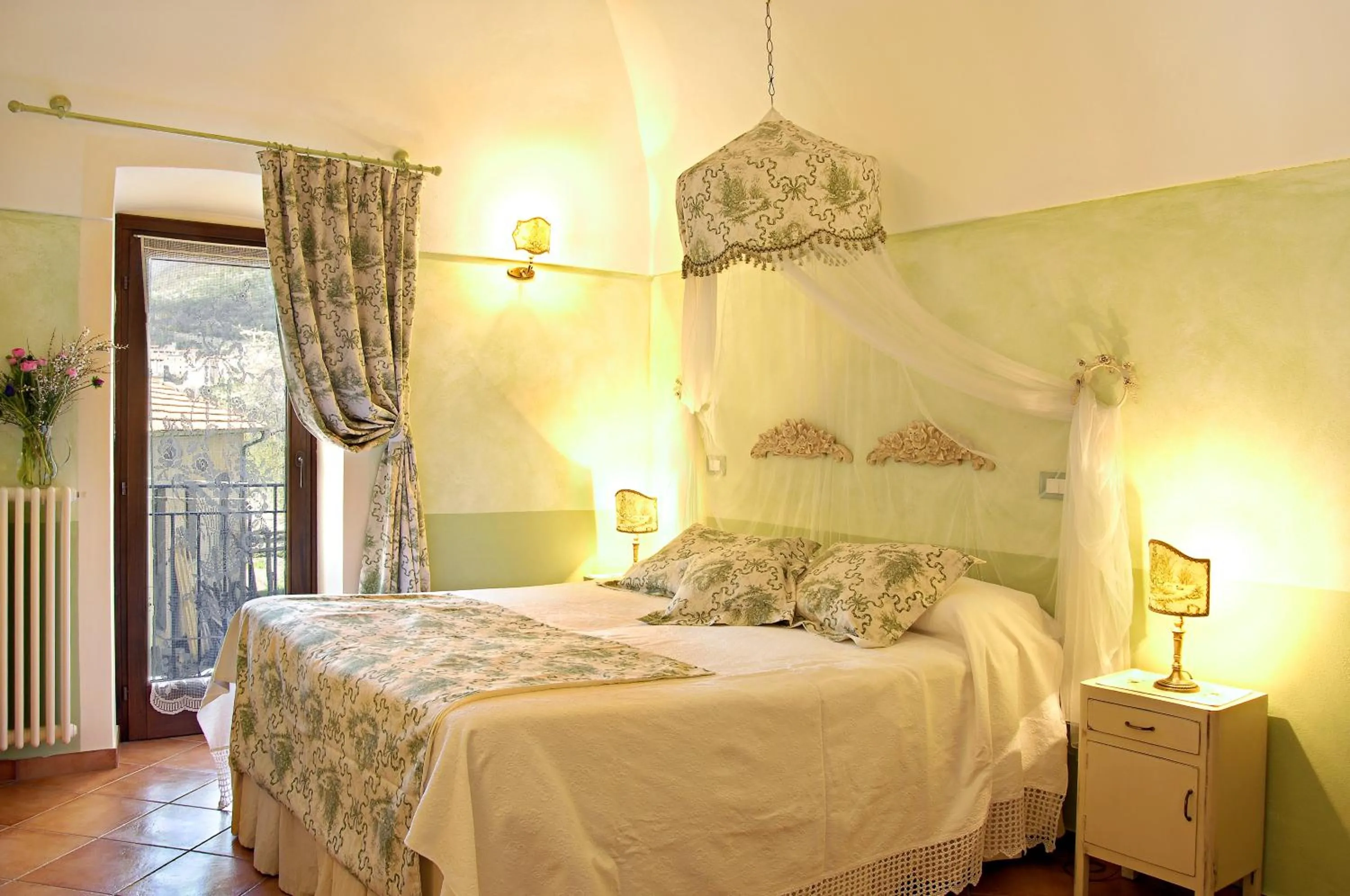Photo of the whole room, Bed in La Casa dei Nonni Castelbianco