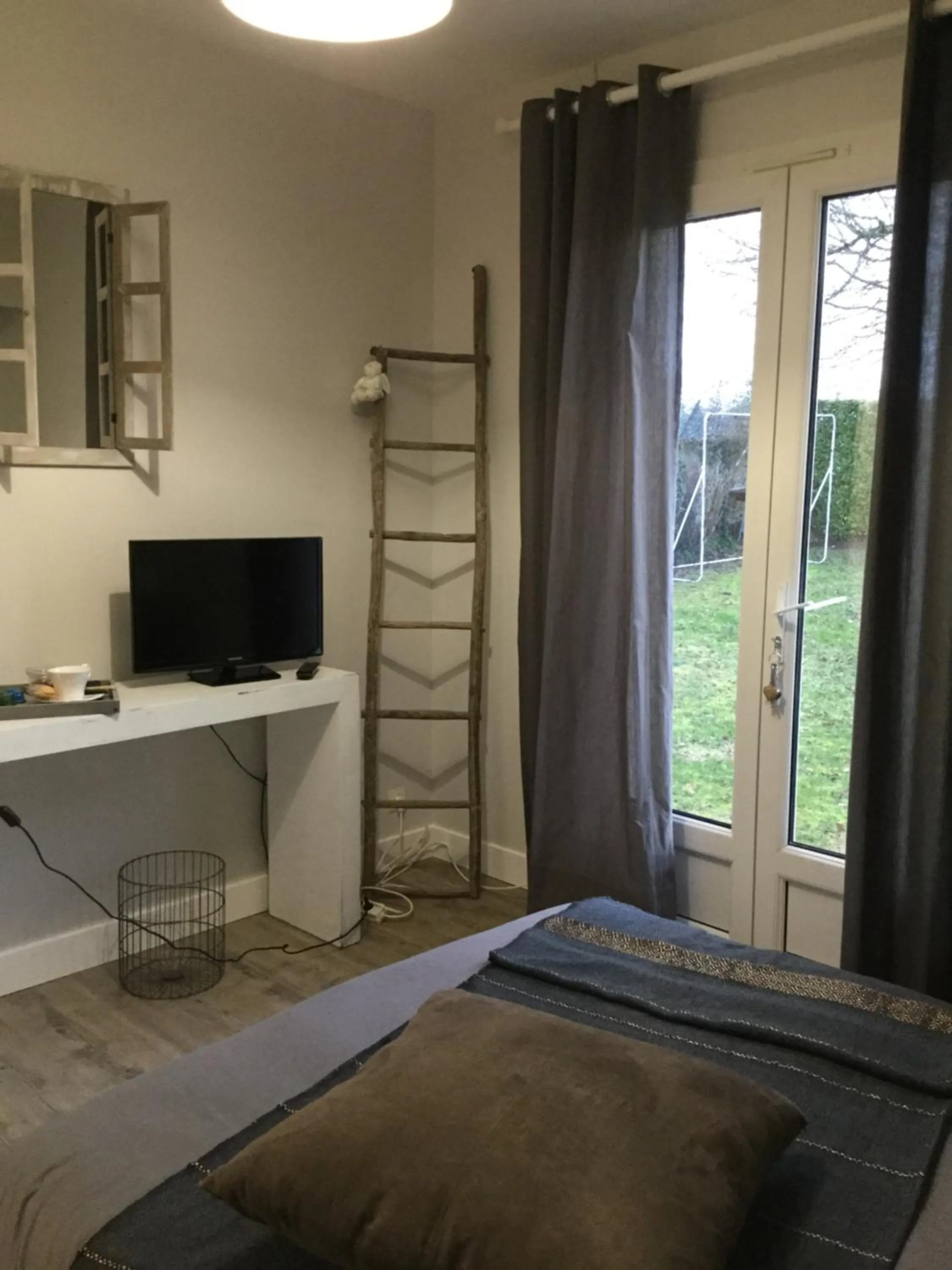 TV and multimedia, Bed in La Maison des Eaux Claires