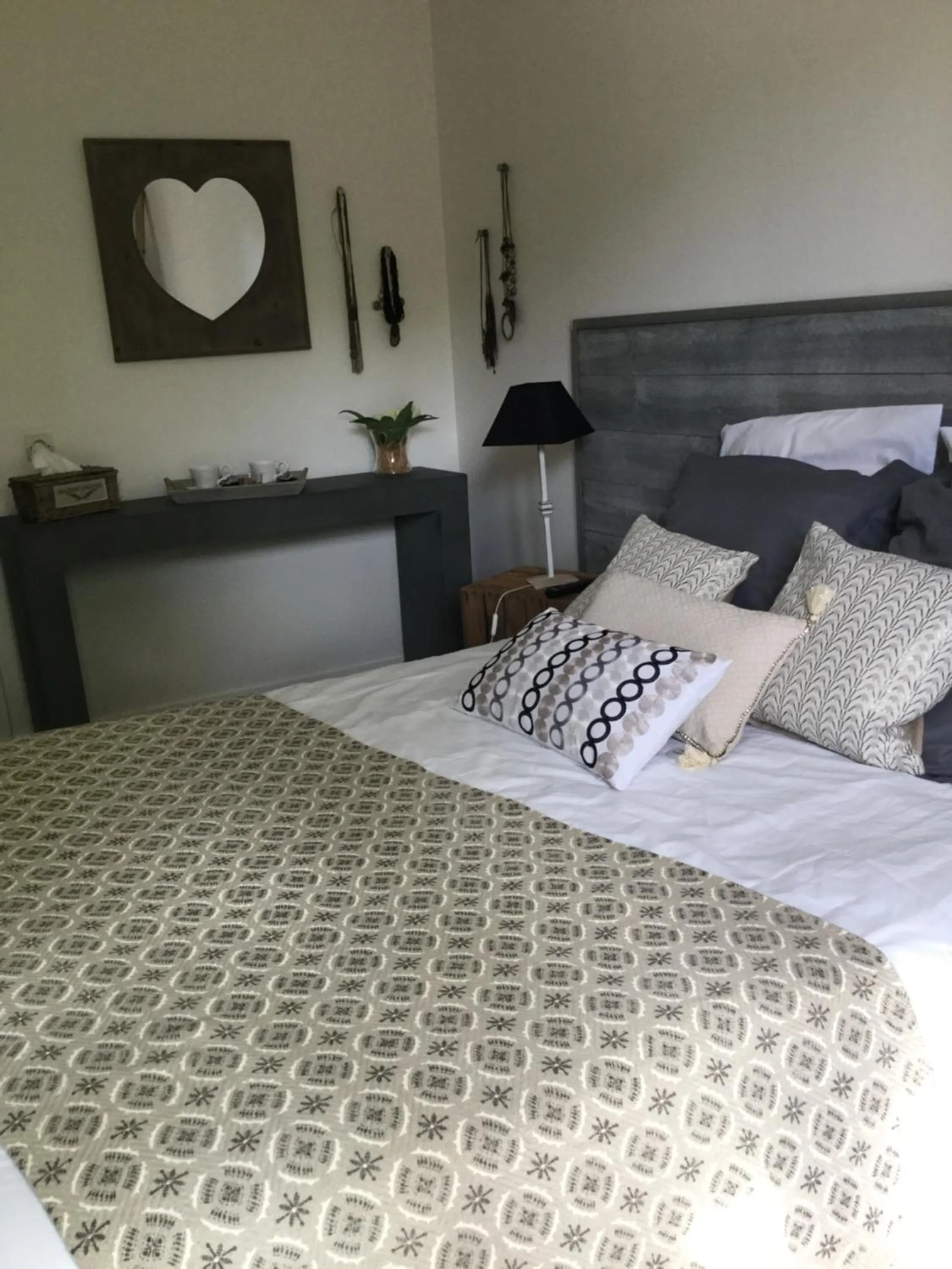 Photo of the whole room, Bed in La Maison des Eaux Claires