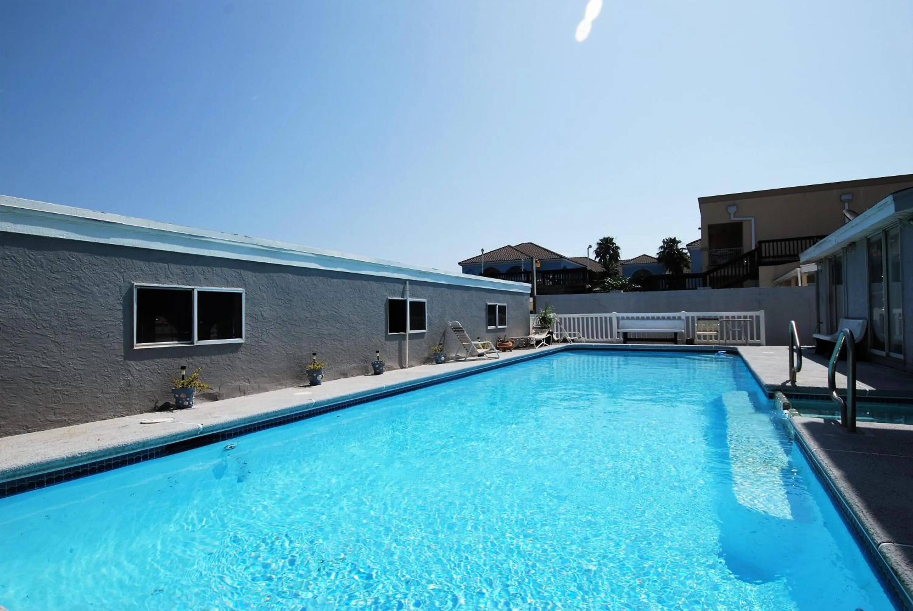 Swimming pool in 108 West Morningside Townhouse