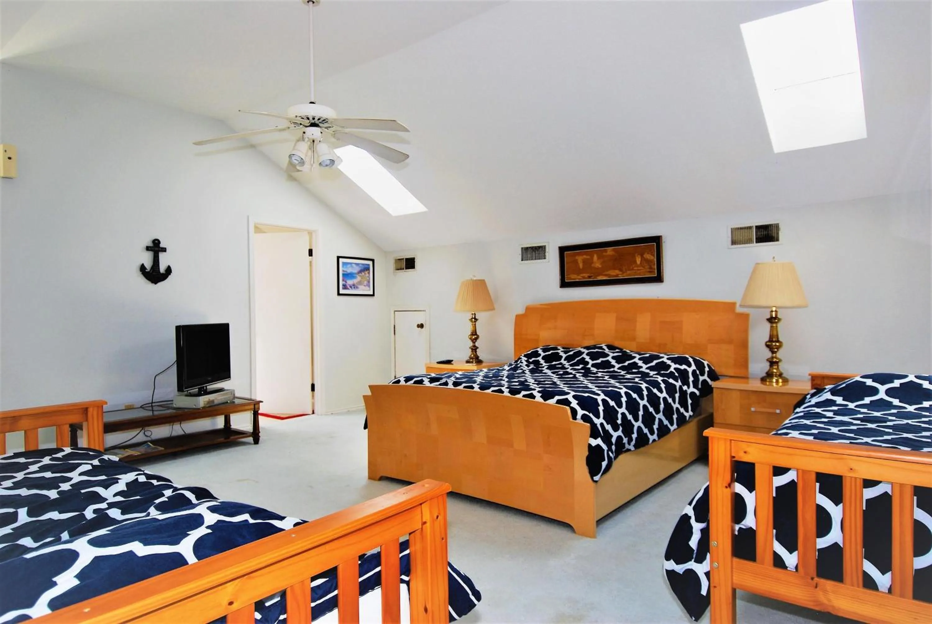 Bedroom, Bed in 108 West Morningside Townhouse