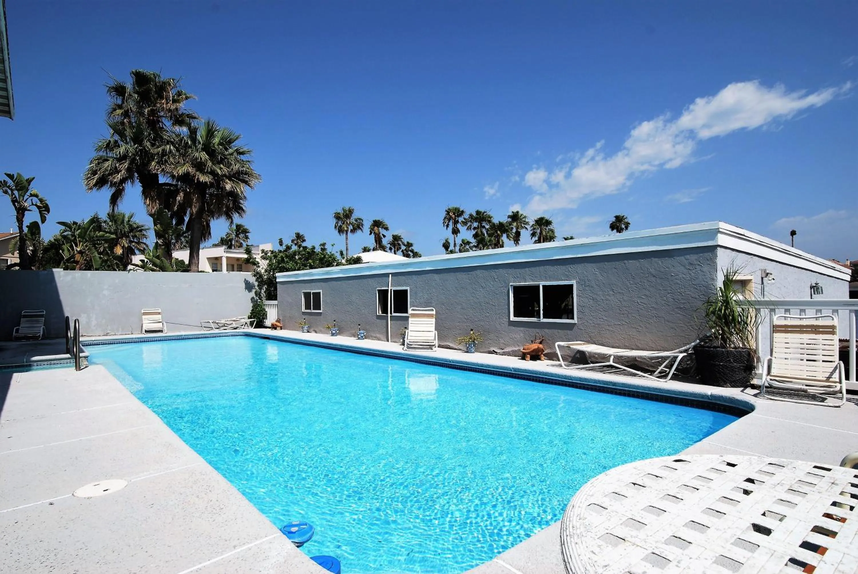 Swimming pool in 108 West Morningside Townhouse