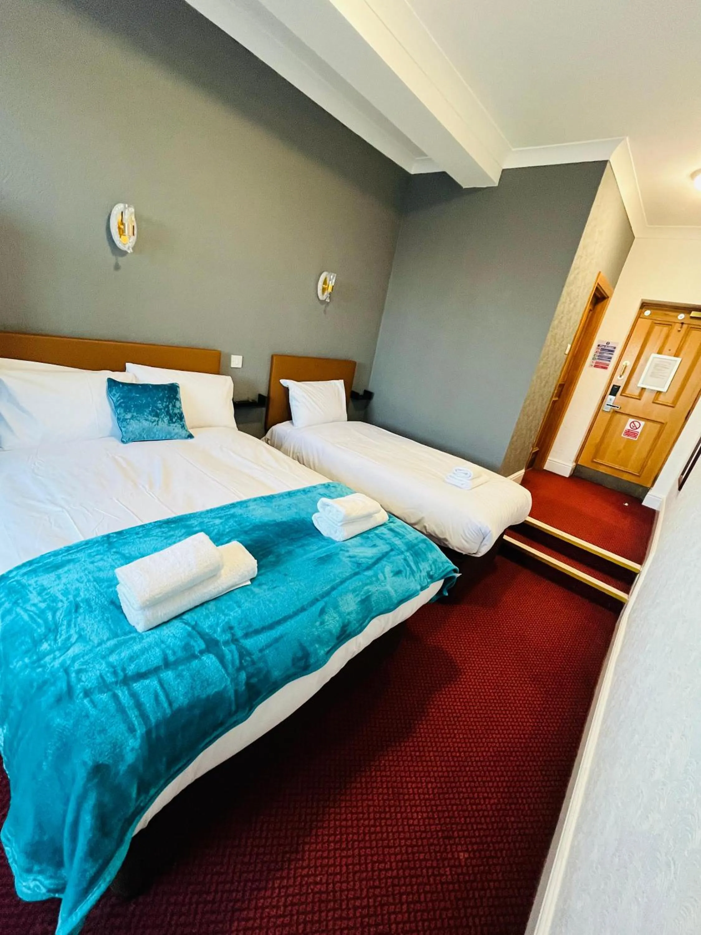 Bedroom, Bed in George And Dragon Place