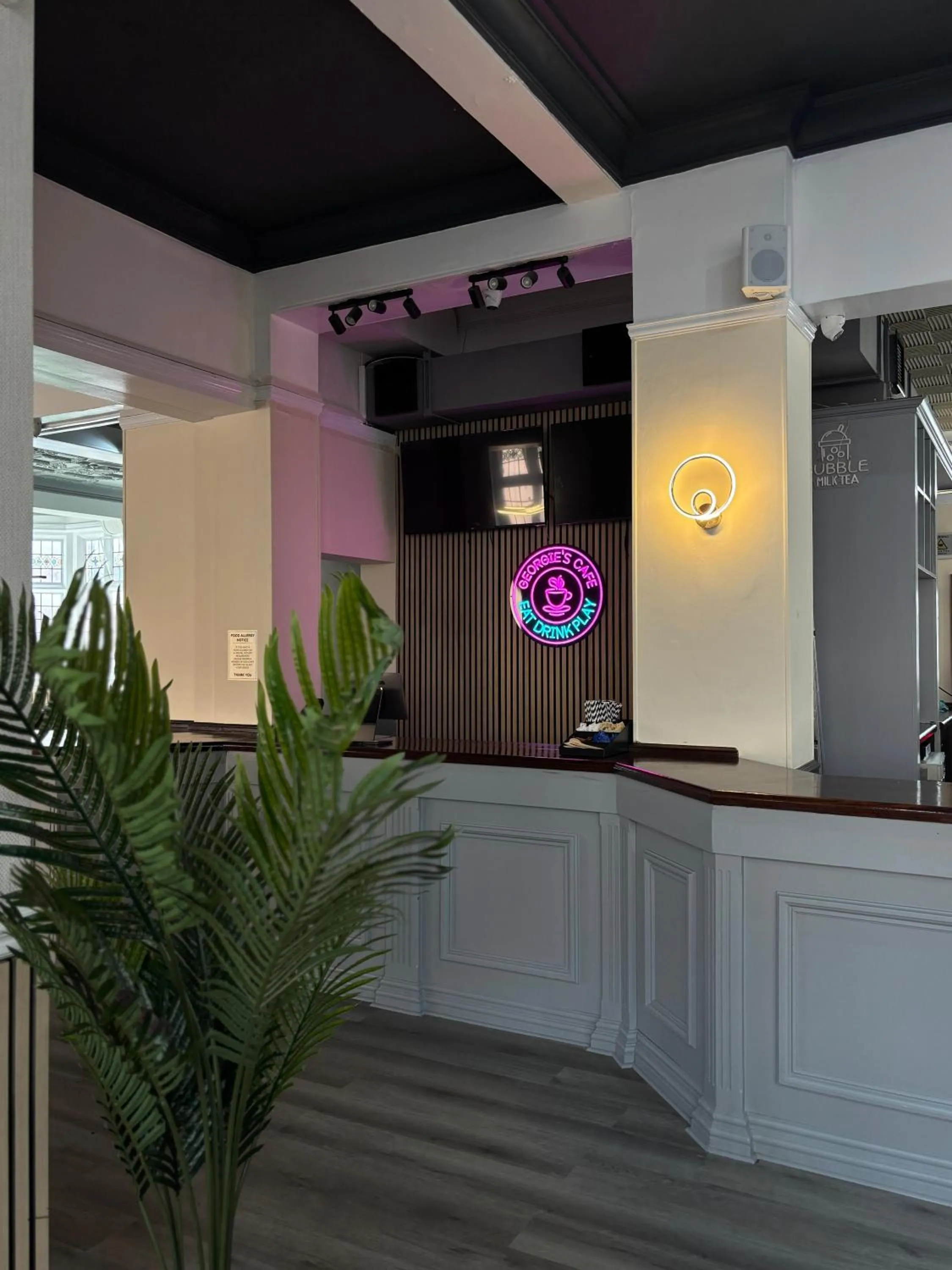 Restaurant/places to eat in George And Dragon Place