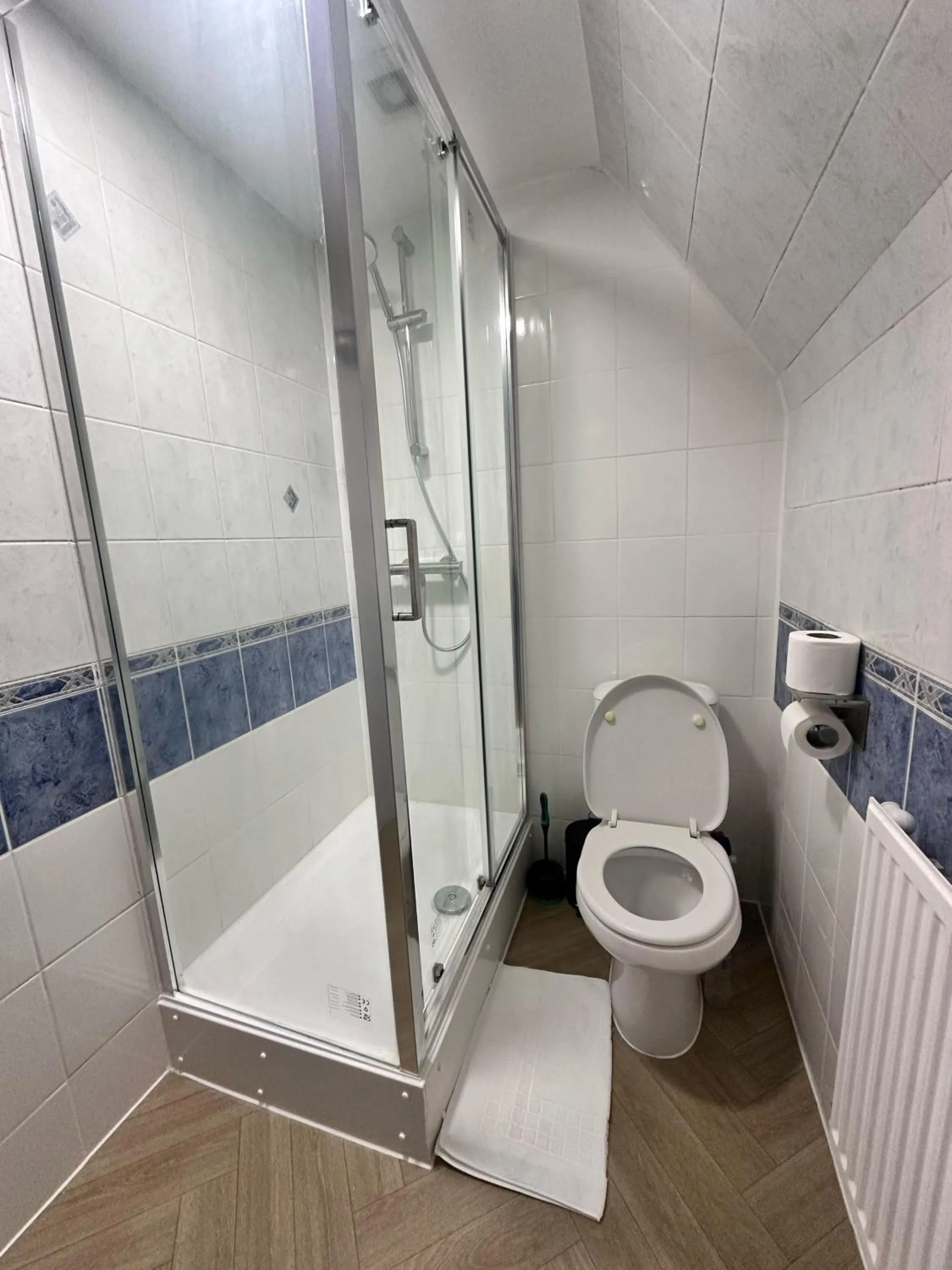 Bathroom in George And Dragon Place