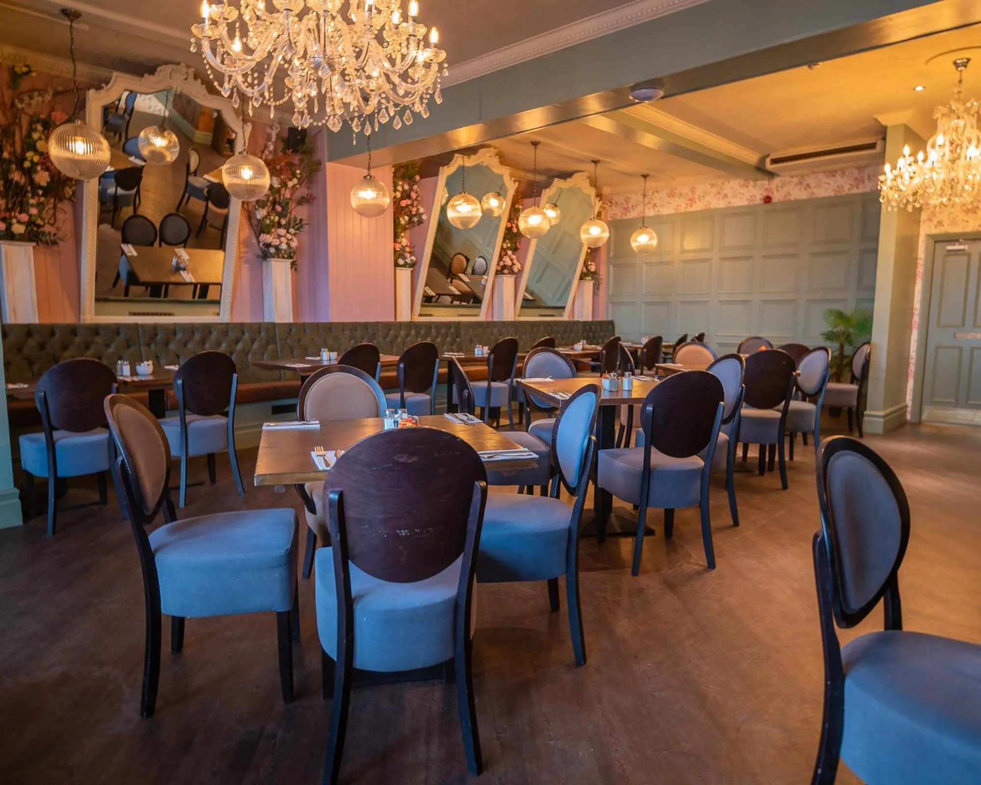 Restaurant/places to eat in Roker Hotel BW Premier Collection