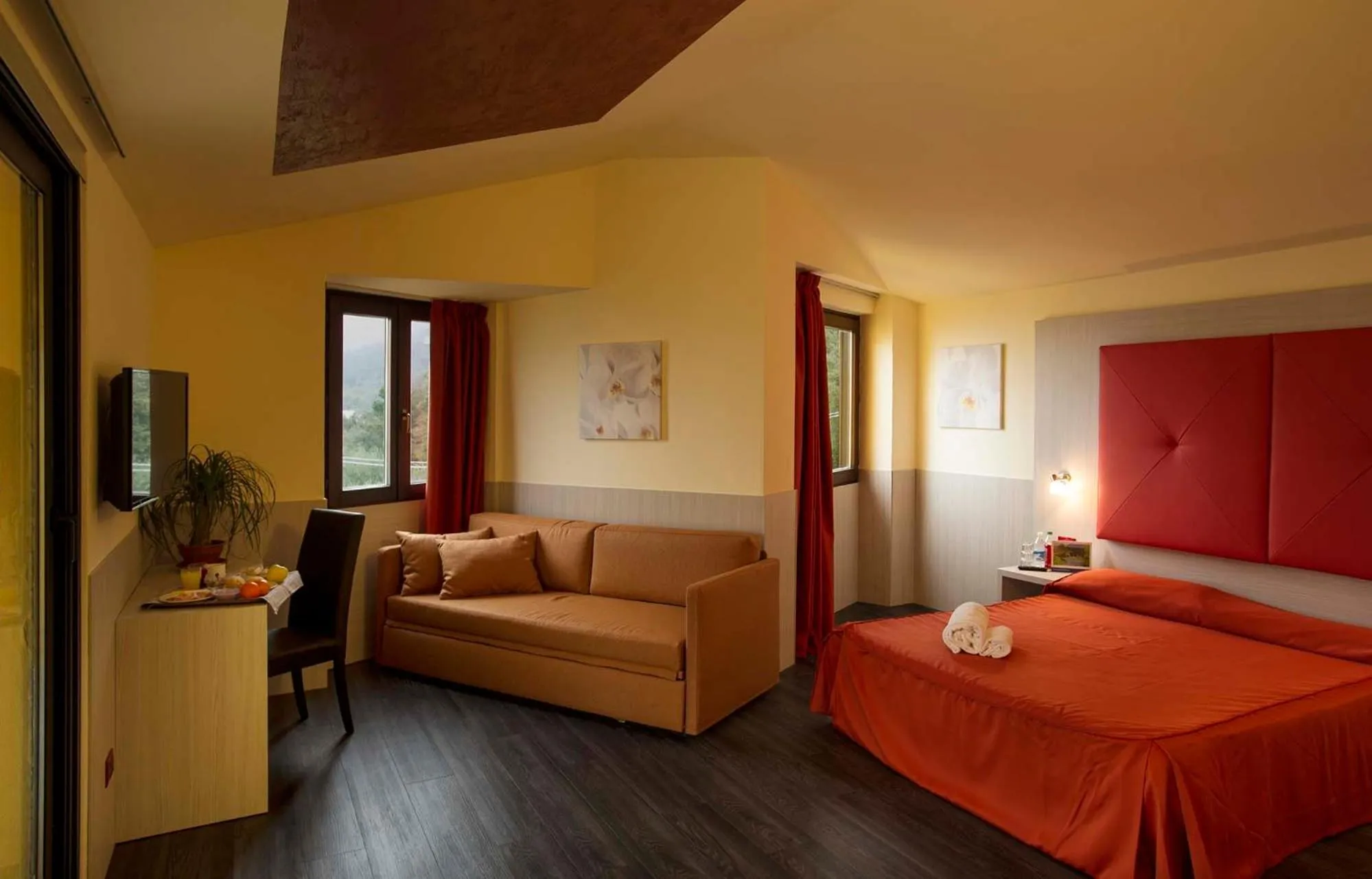 Photo of the whole room, Bed in Hotel Sole Malcesine