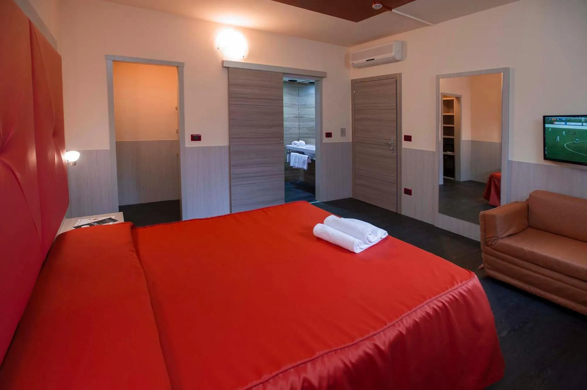 Photo of the whole room, Bed in Hotel Sole Malcesine