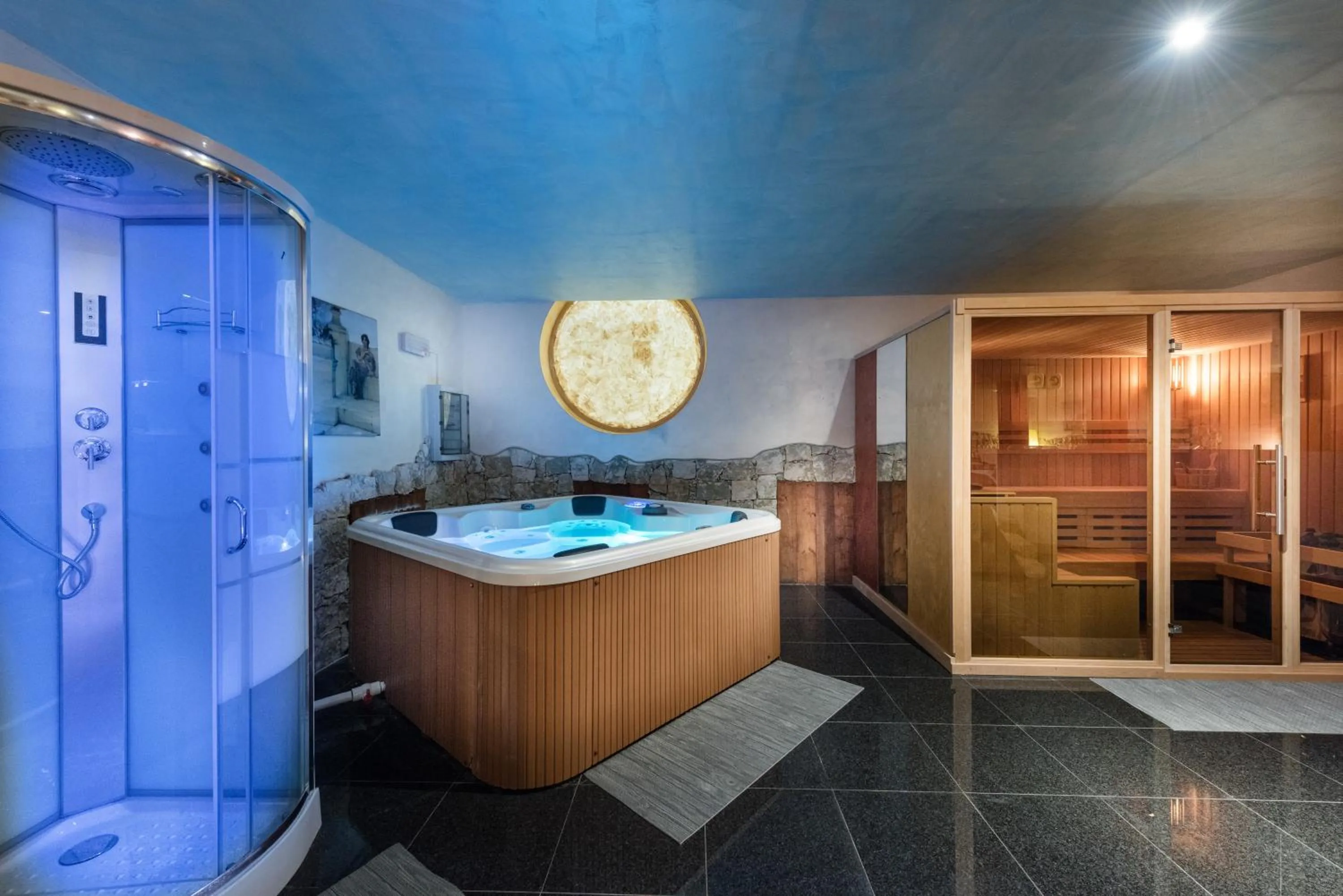 Hot Tub in Hotel Sole Malcesine