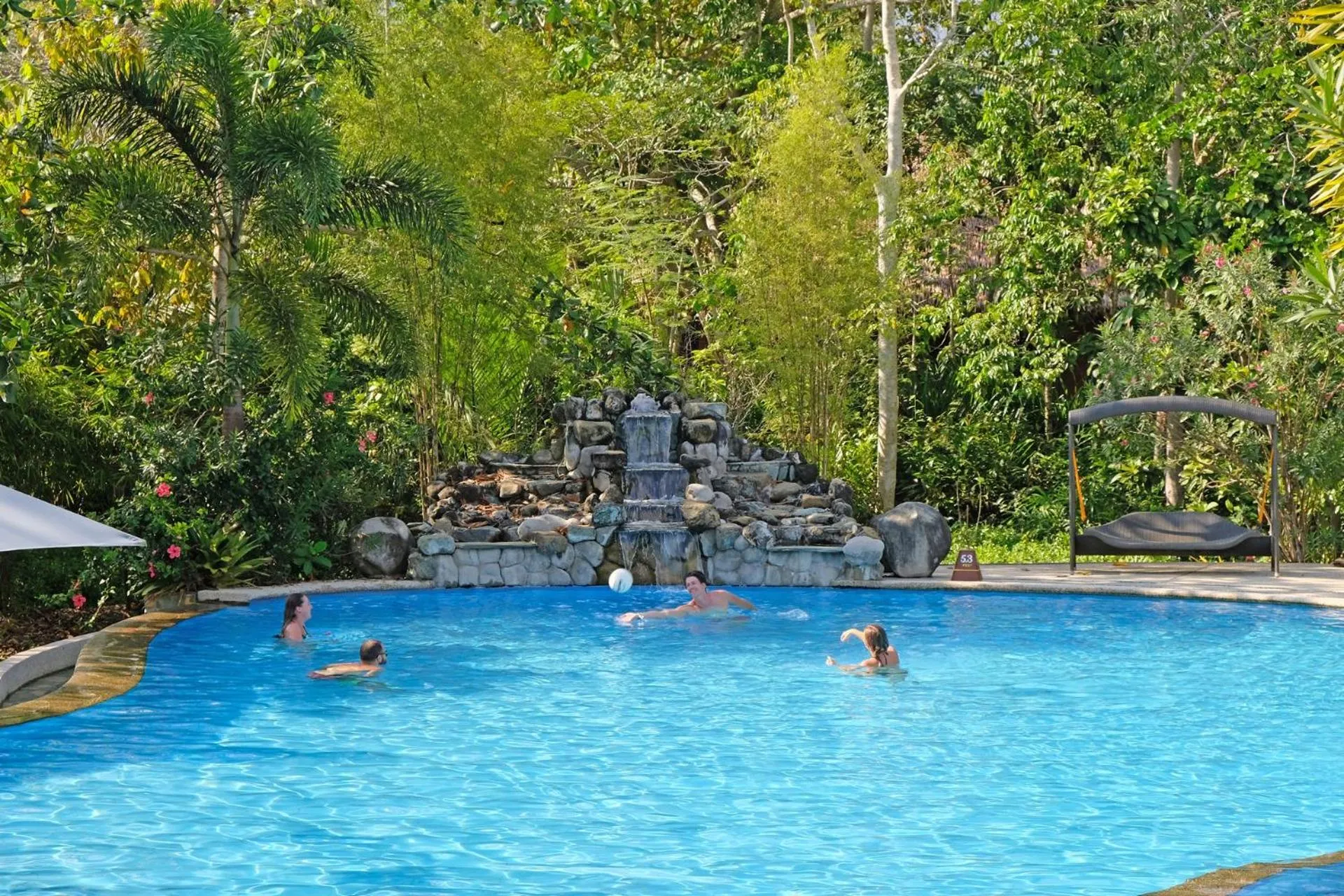 Swimming pool in Loboc River Resort